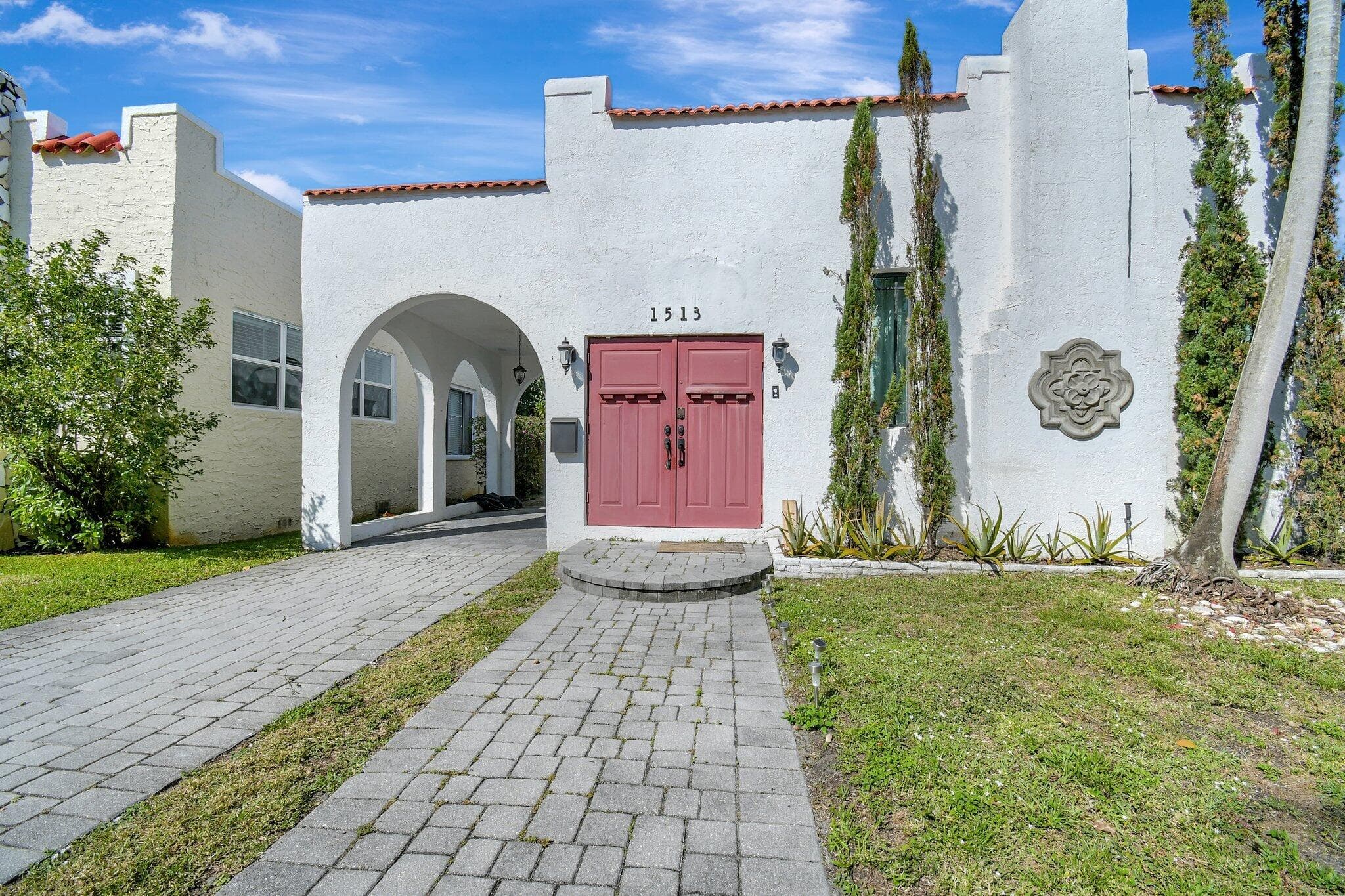 1513 Adams Hollywood FL 33020 — thumbnail 4 of 43