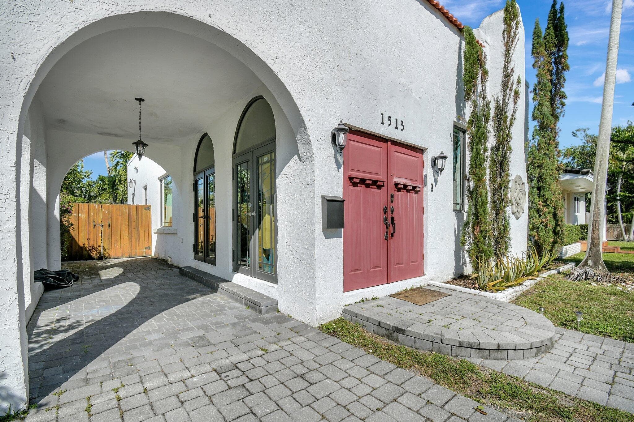 1513 Adams Hollywood FL 33020 — thumbnail 5 of 43