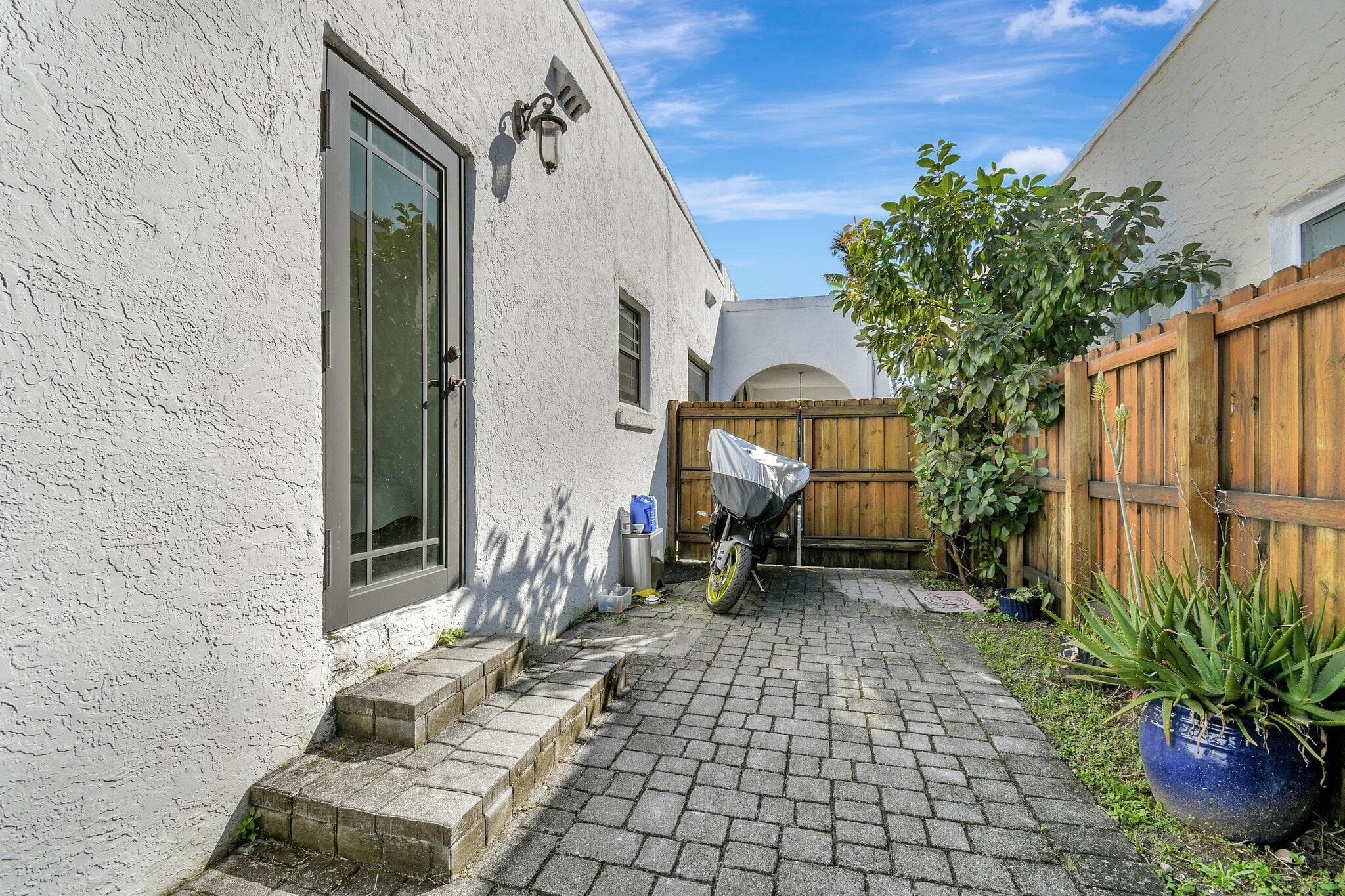 1513 Adams Hollywood FL 33020 — thumbnail 31 of 43