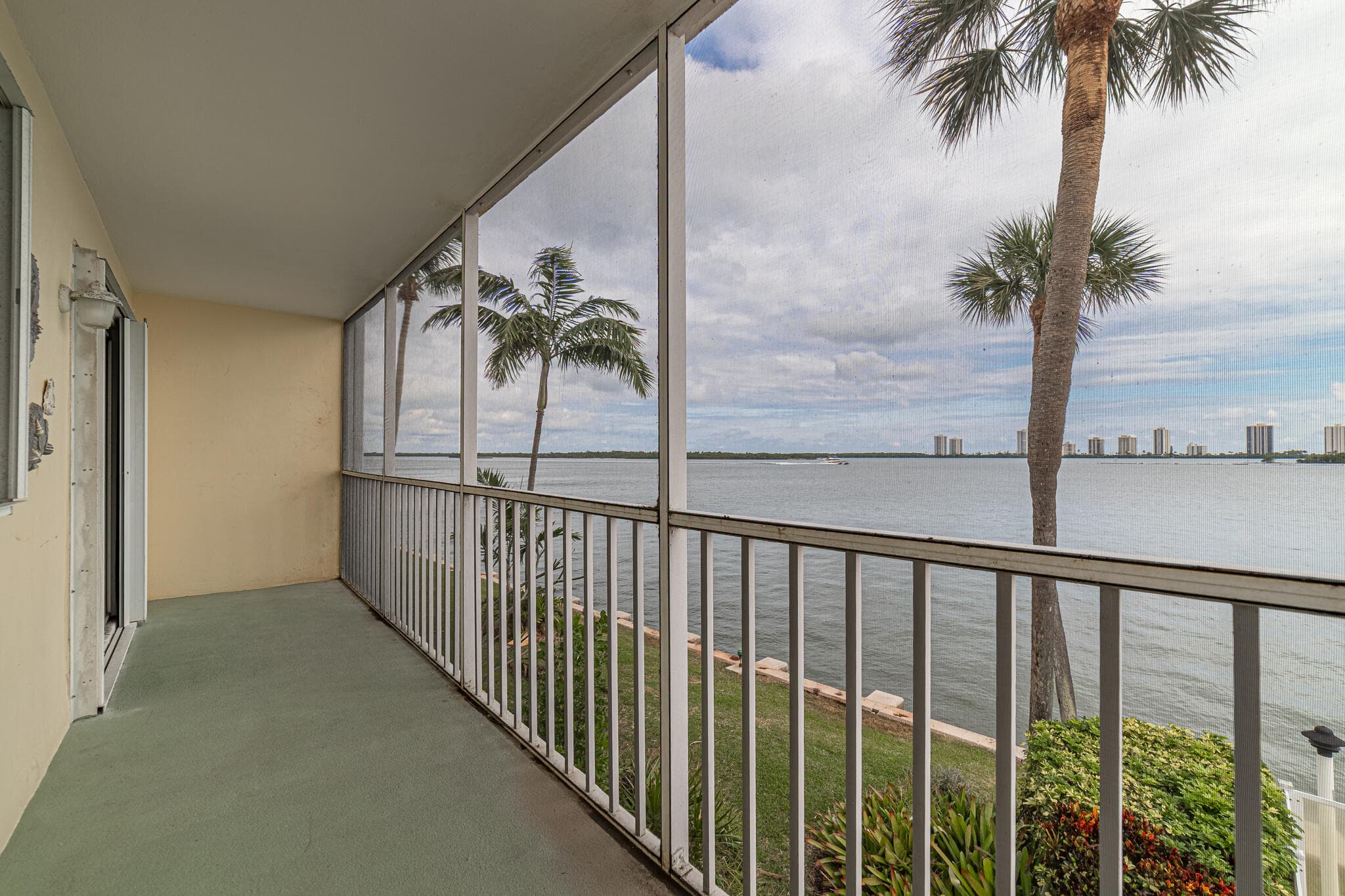 101 Doolen #201 North Palm Beach FL 33408 — thumbnail 29 of 52
