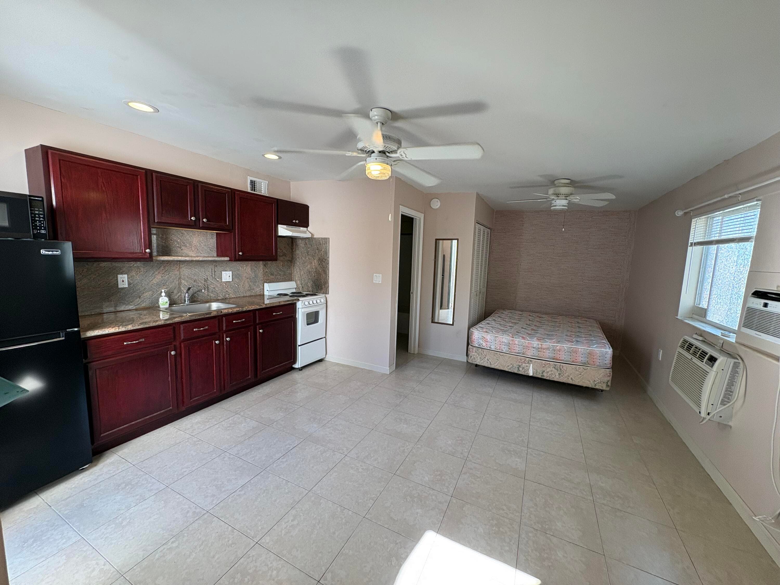 141 Ipswich #3 Boca Raton FL 33487 — photo 1