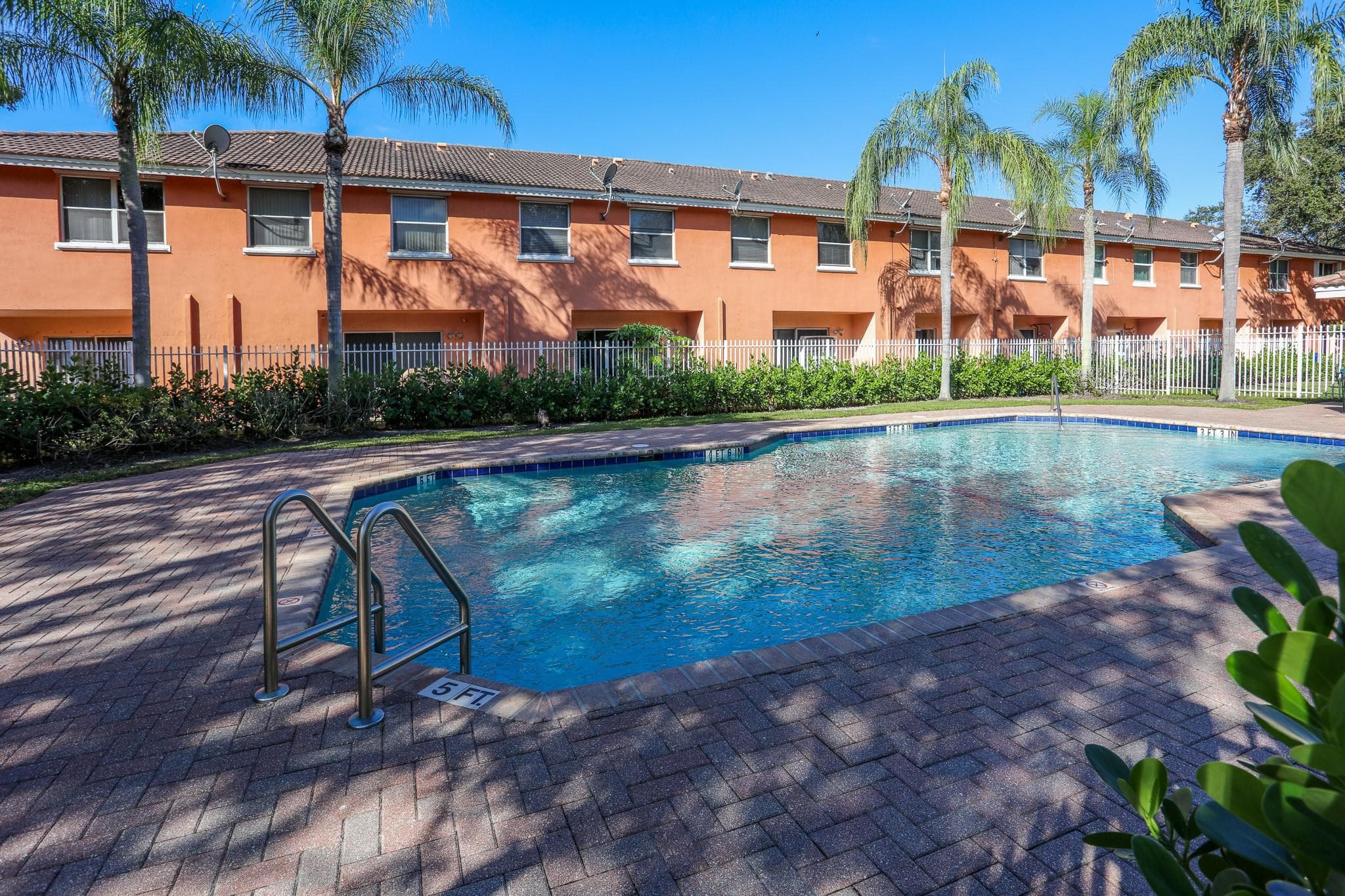4149 67th Te #4149 Lauderhill FL 33319 — thumbnail 15 of 17