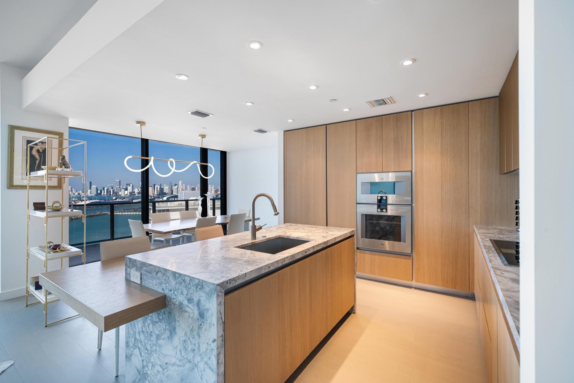 500 Alton #2702 Miami Beach FL 33139 — thumbnail 5 of 33