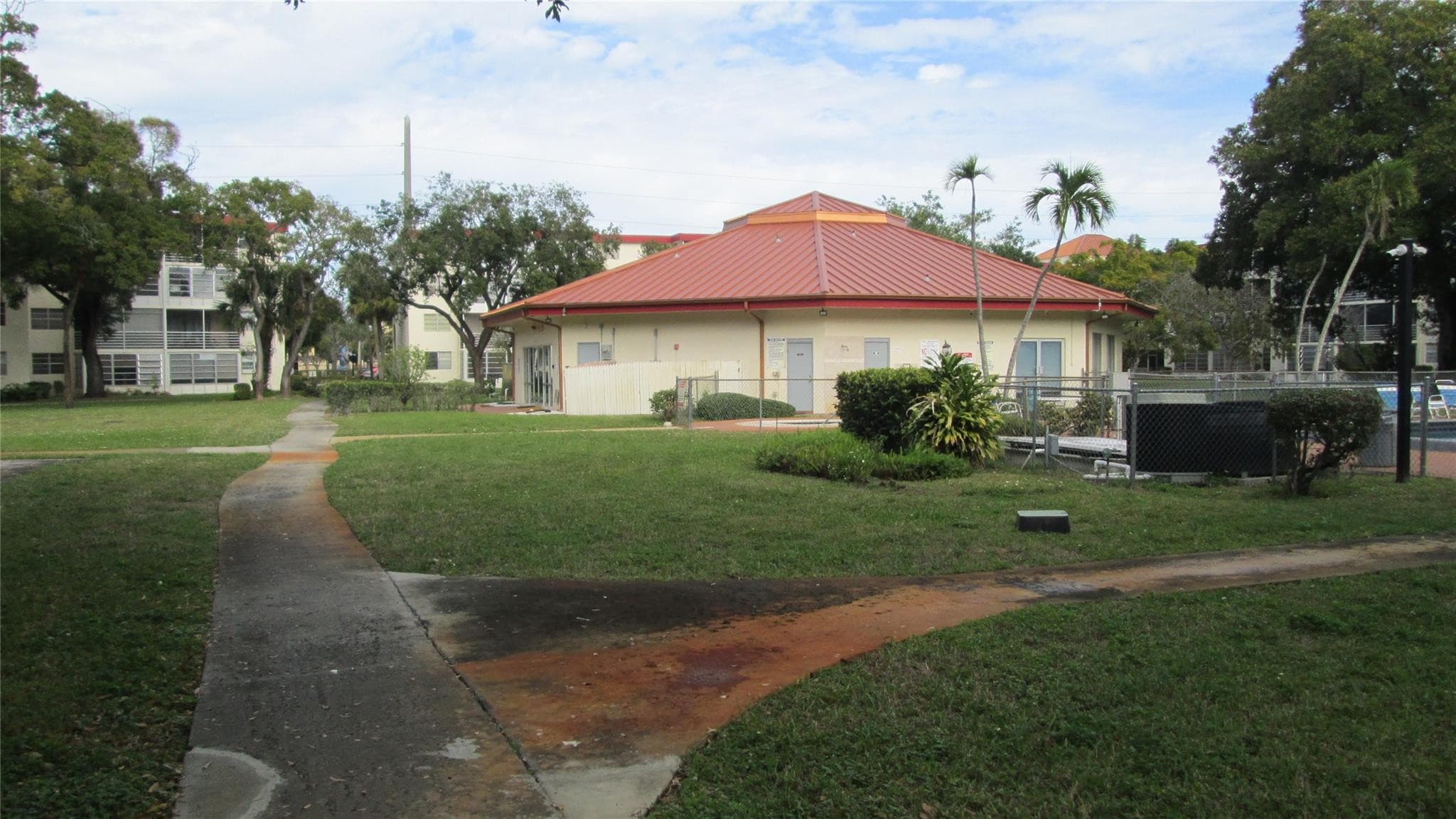 3001 48th #237 Lauderdale Lakes FL 33313 — thumbnail 18 of 22