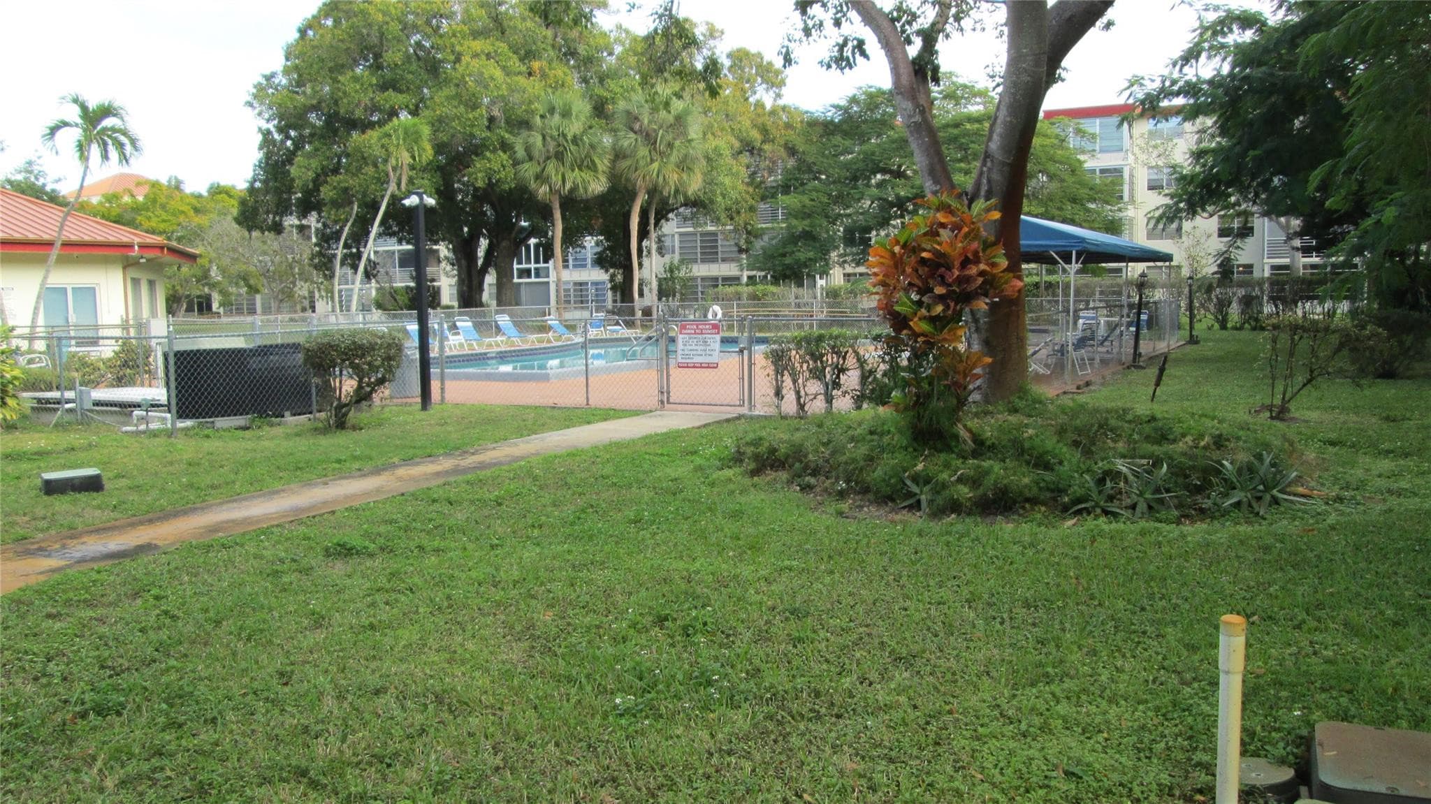 3001 48th #237 Lauderdale Lakes FL 33313 — thumbnail 19 of 22