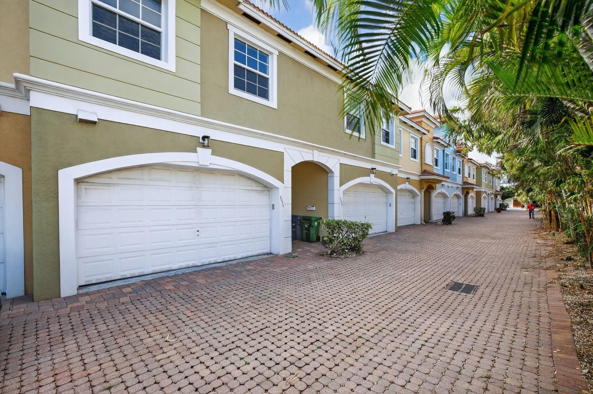3024 5th #10 Wilton Manors FL 33334 — thumbnail 3 of 39