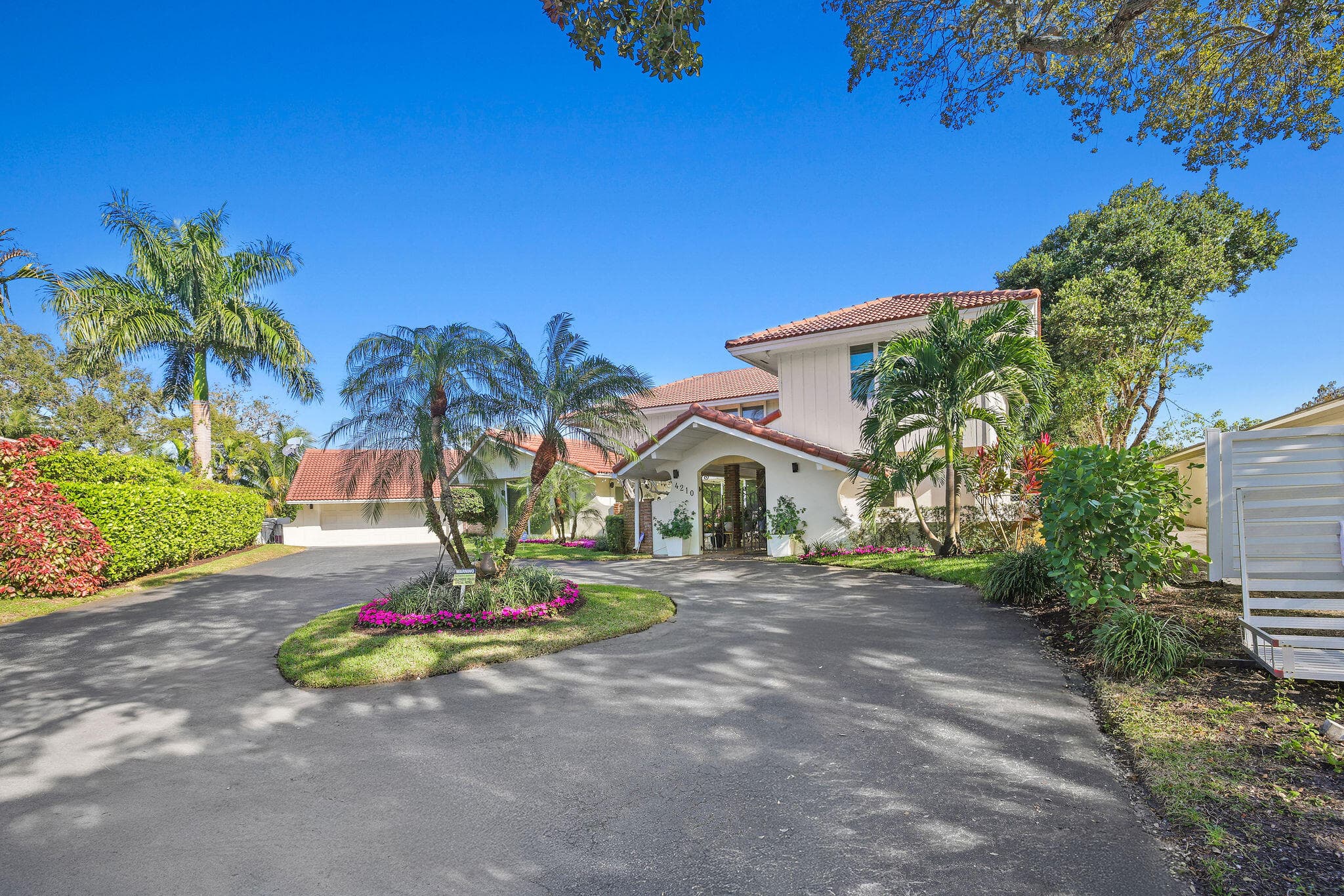 4210 Casper Hollywood FL 33021 — thumbnail 3 of 23