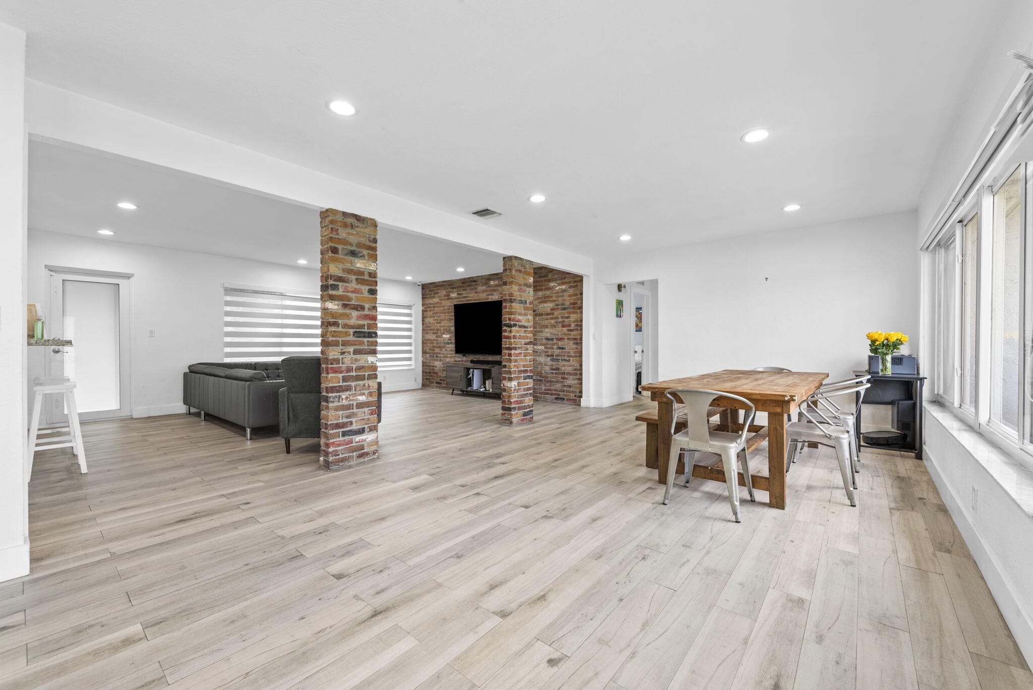 409 14th Hollywood FL 33020 — thumbnail 5 of 33