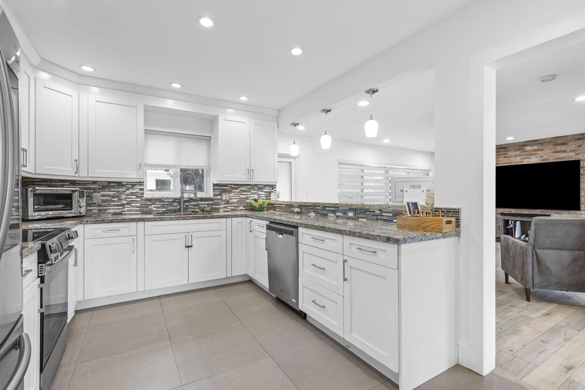 409 14th Hollywood FL 33020 — thumbnail 11 of 33