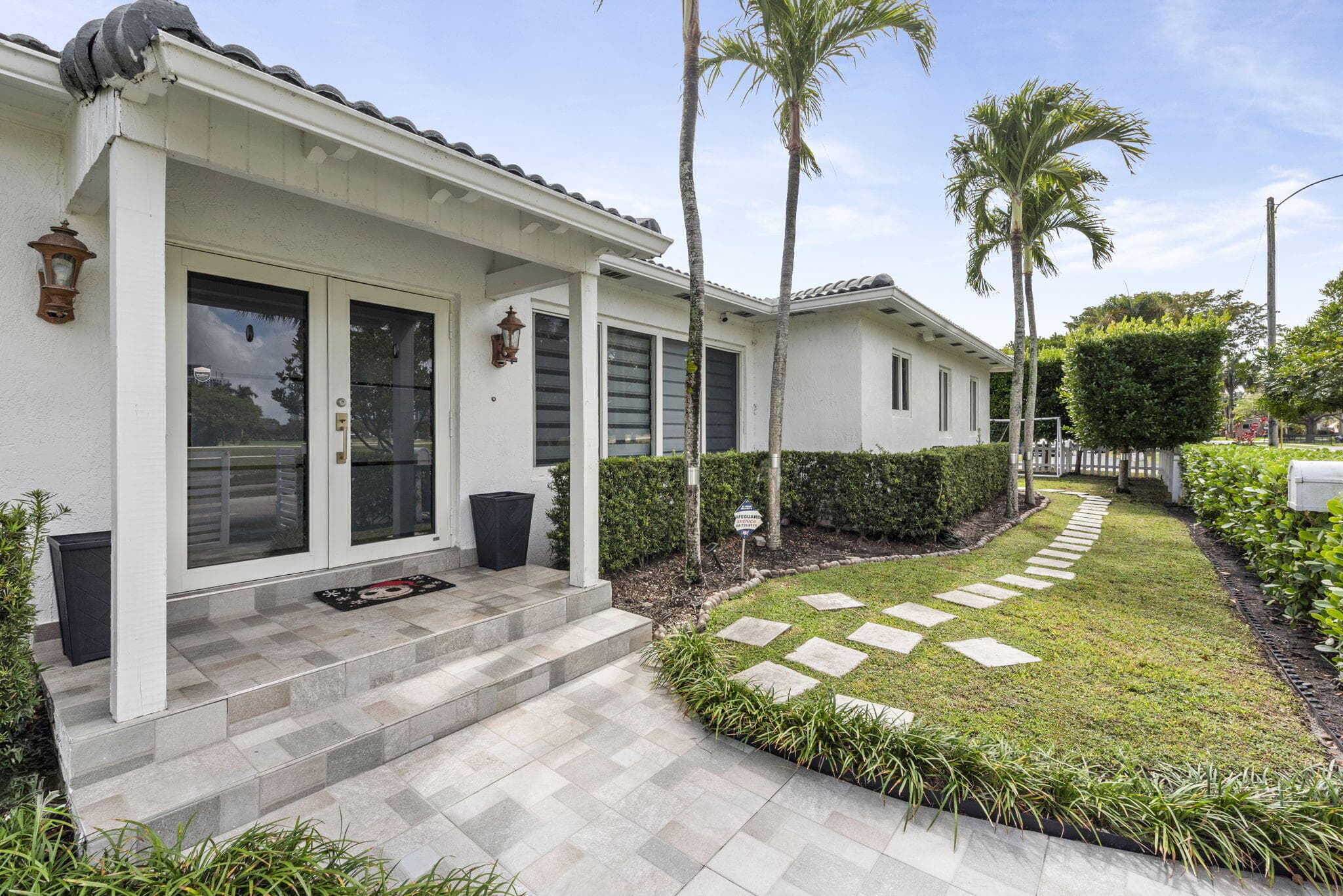 409 14th Hollywood FL 33020 — thumbnail 3 of 33