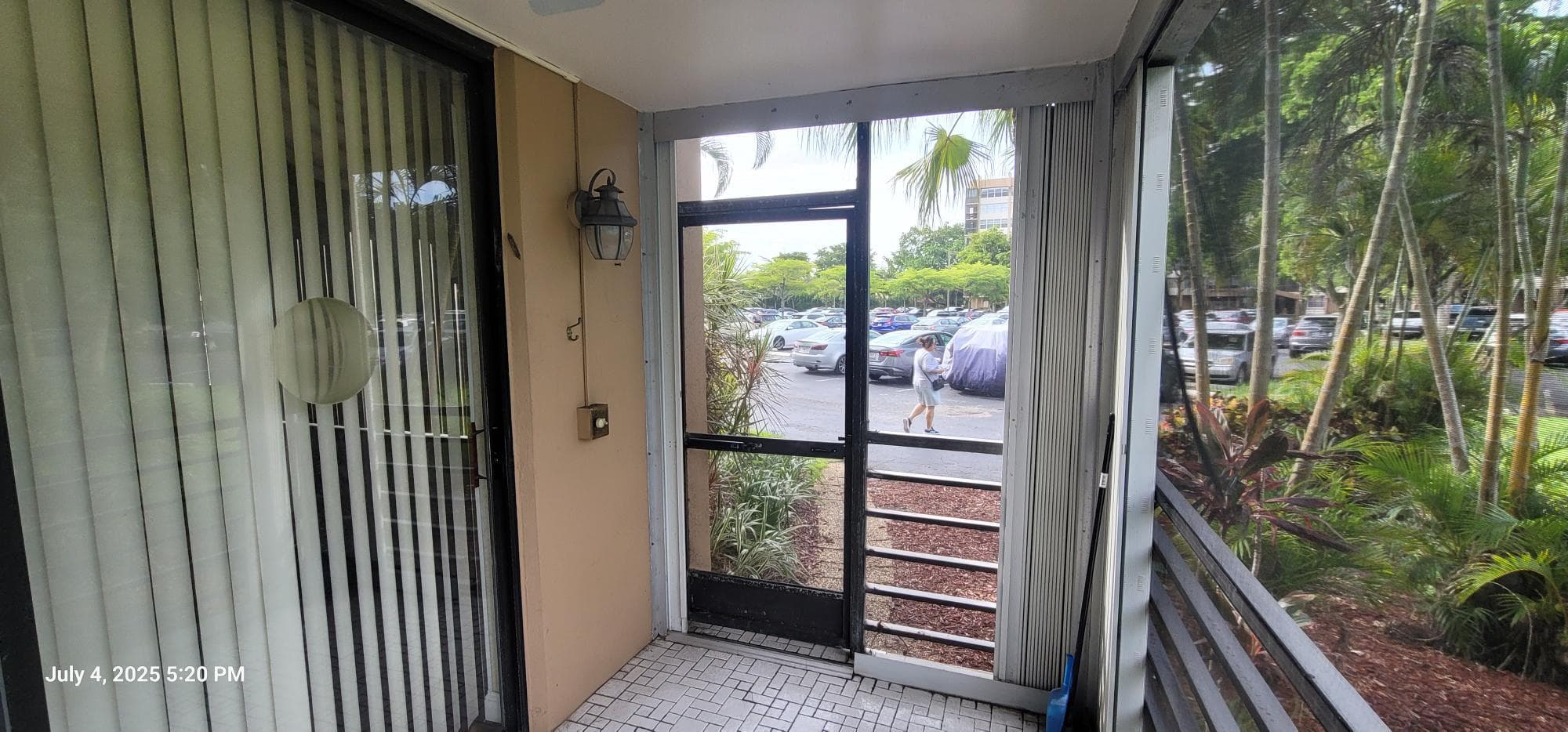 1300 Saint Charles #L19 Pembroke Pines FL 33026 — thumbnail 6 of 17