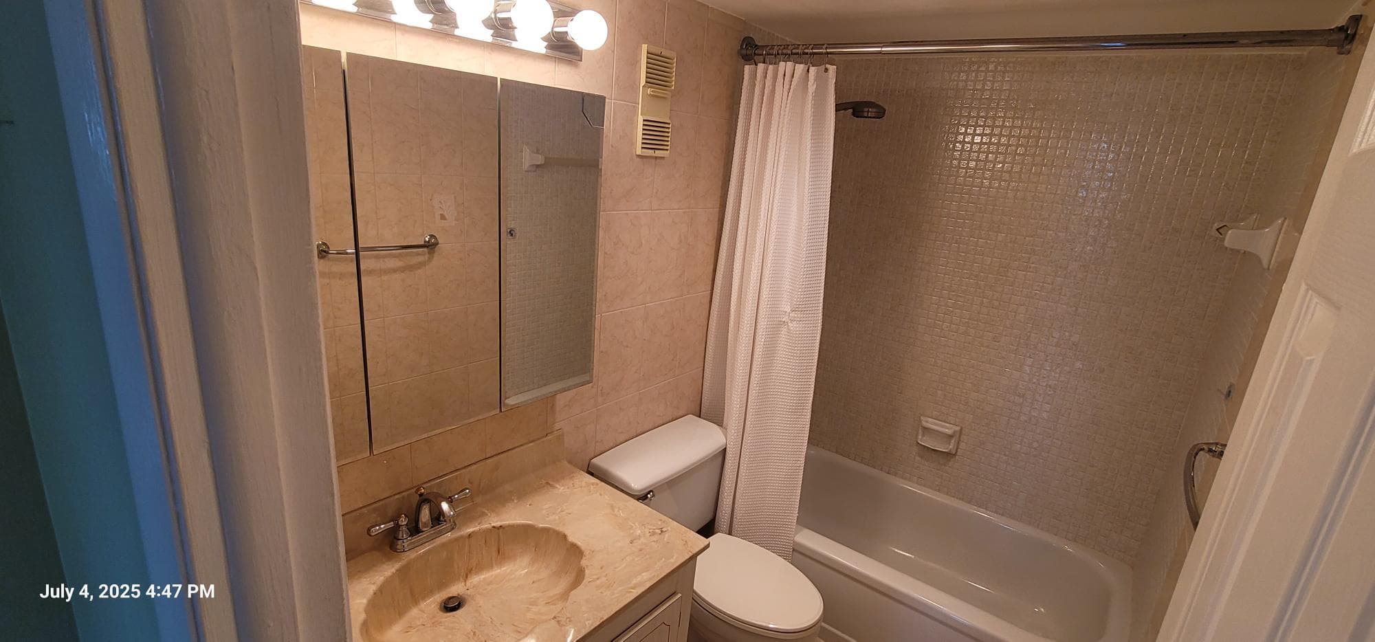 1300 Saint Charles #L19 Pembroke Pines FL 33026 — thumbnail 10 of 17