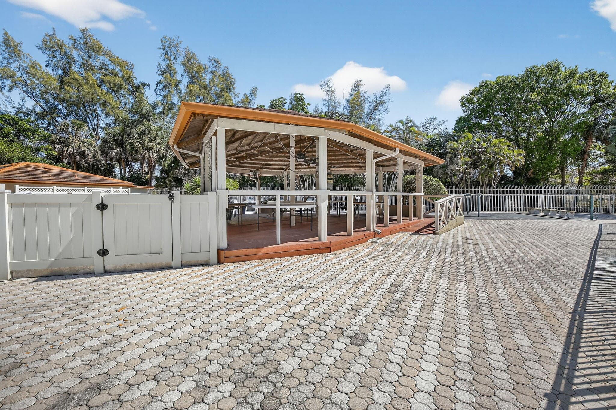 3910 Inverrary #802-b Lauderhill FL 33319 — thumbnail 38 of 41