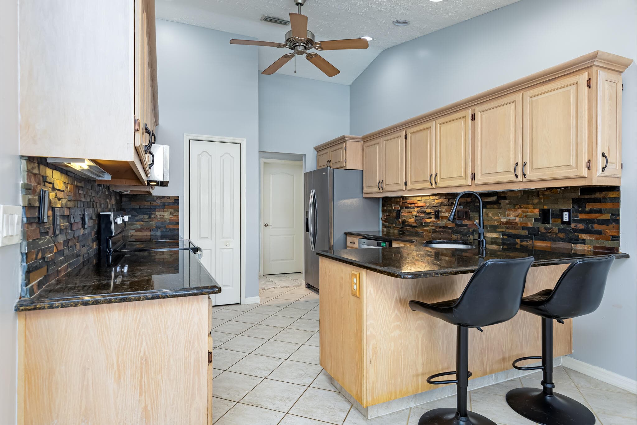471 Ron Rico Port St. Lucie FL 34983 — thumbnail 11 of 33