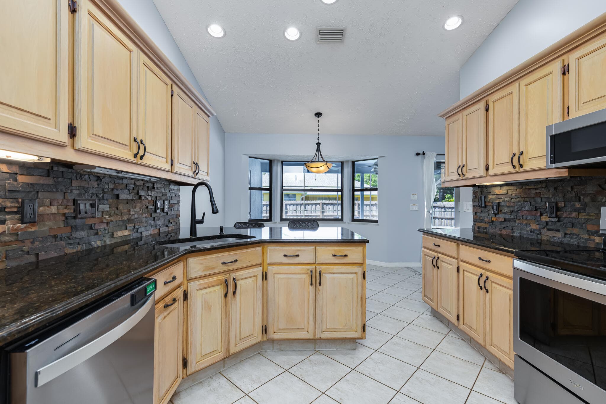 471 Ron Rico Port St. Lucie FL 34983 — thumbnail 12 of 33