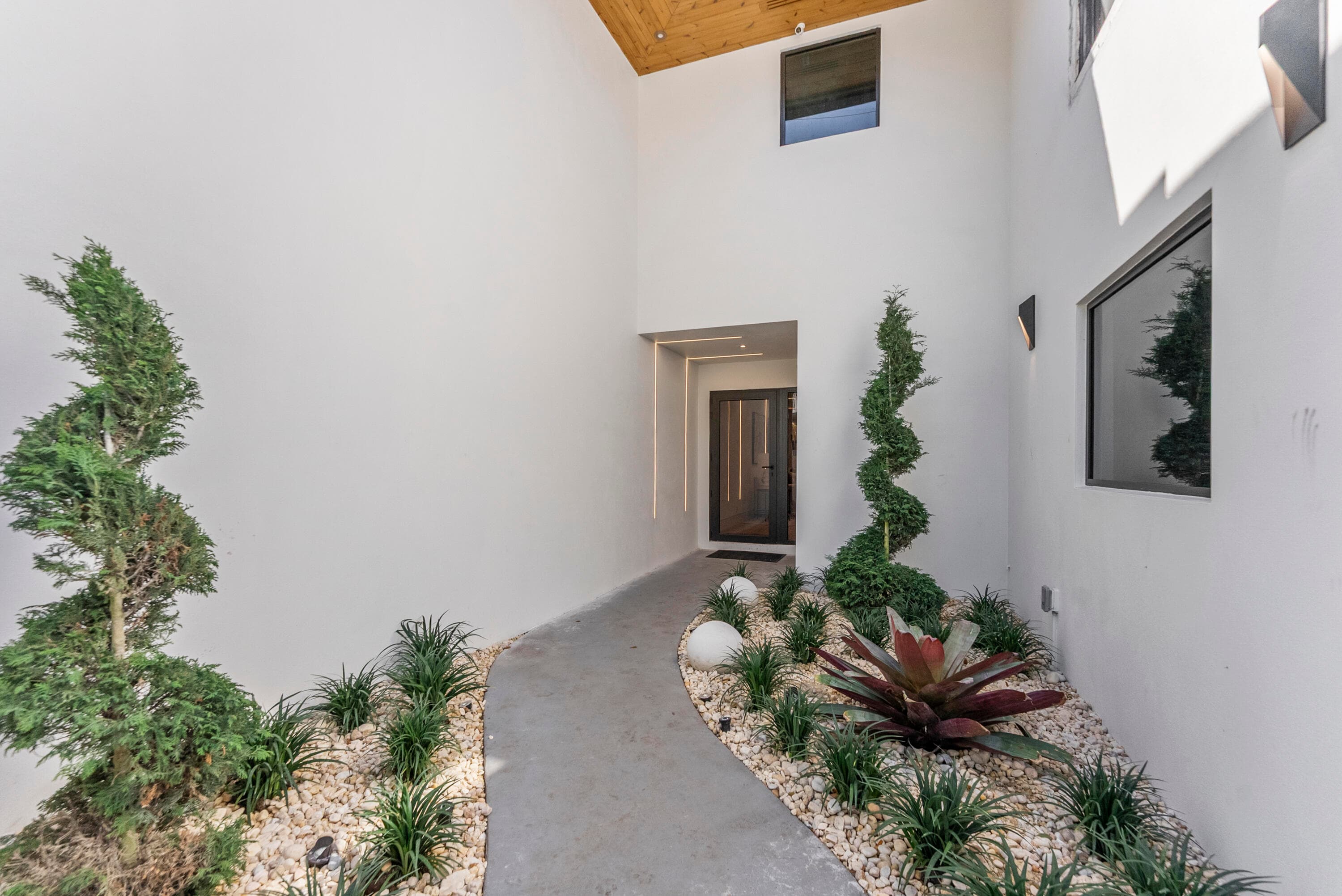 1690 Ocean Delray Beach FL 33483 — thumbnail 4 of 48