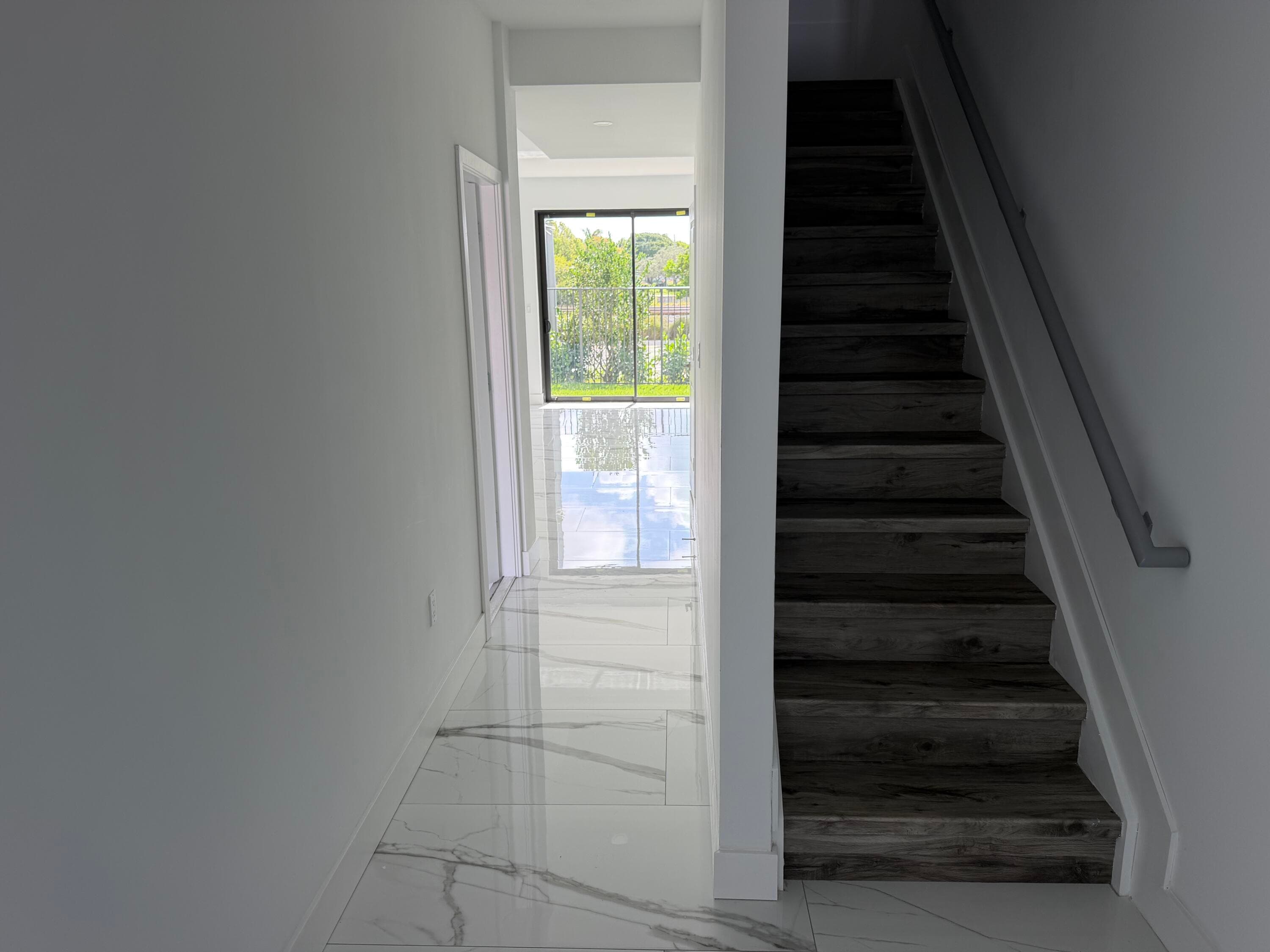 1544 1st Pompano Beach FL 33060 — thumbnail 4 of 24