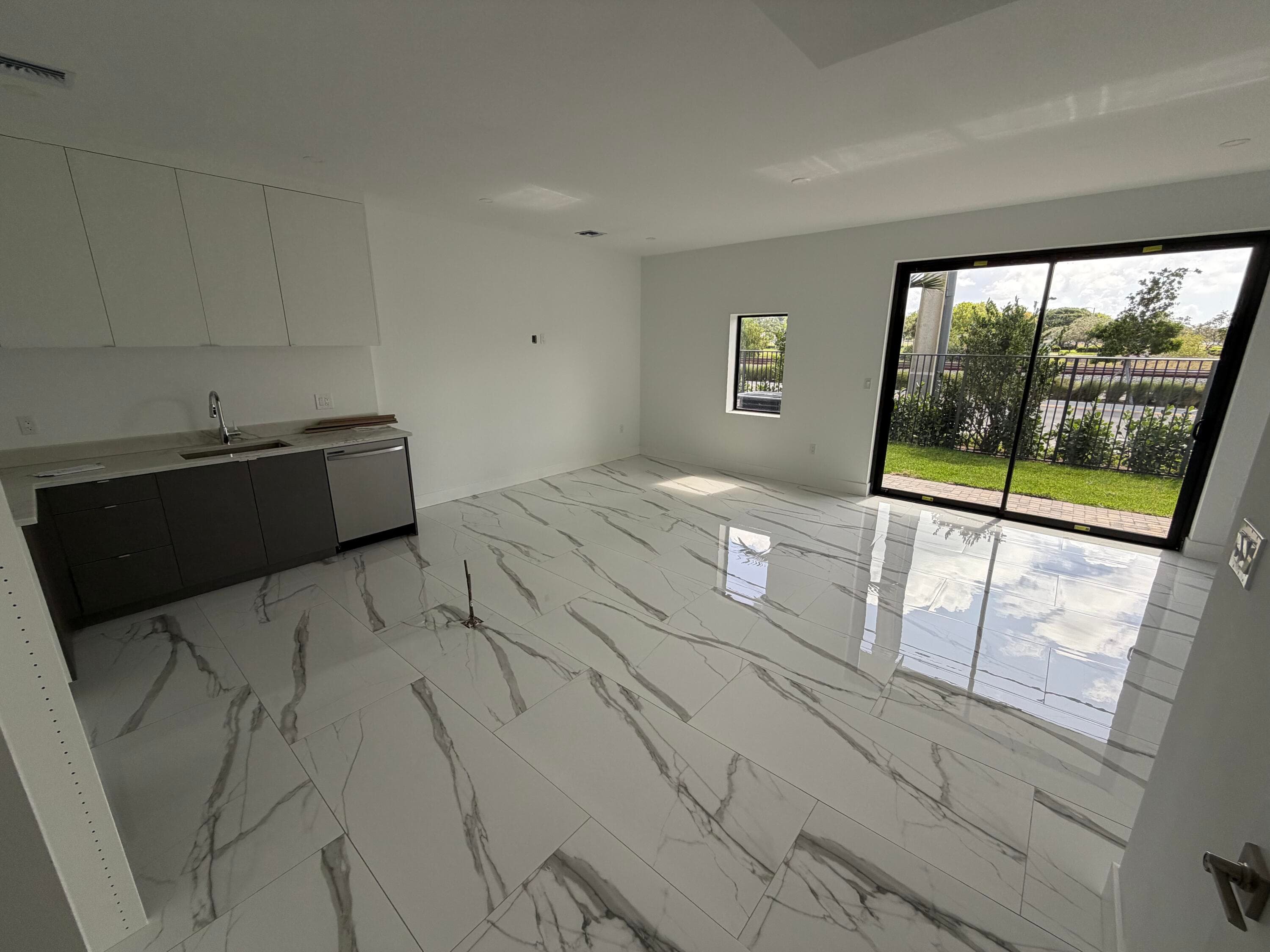 1544 1st Pompano Beach FL 33060 — thumbnail 5 of 24
