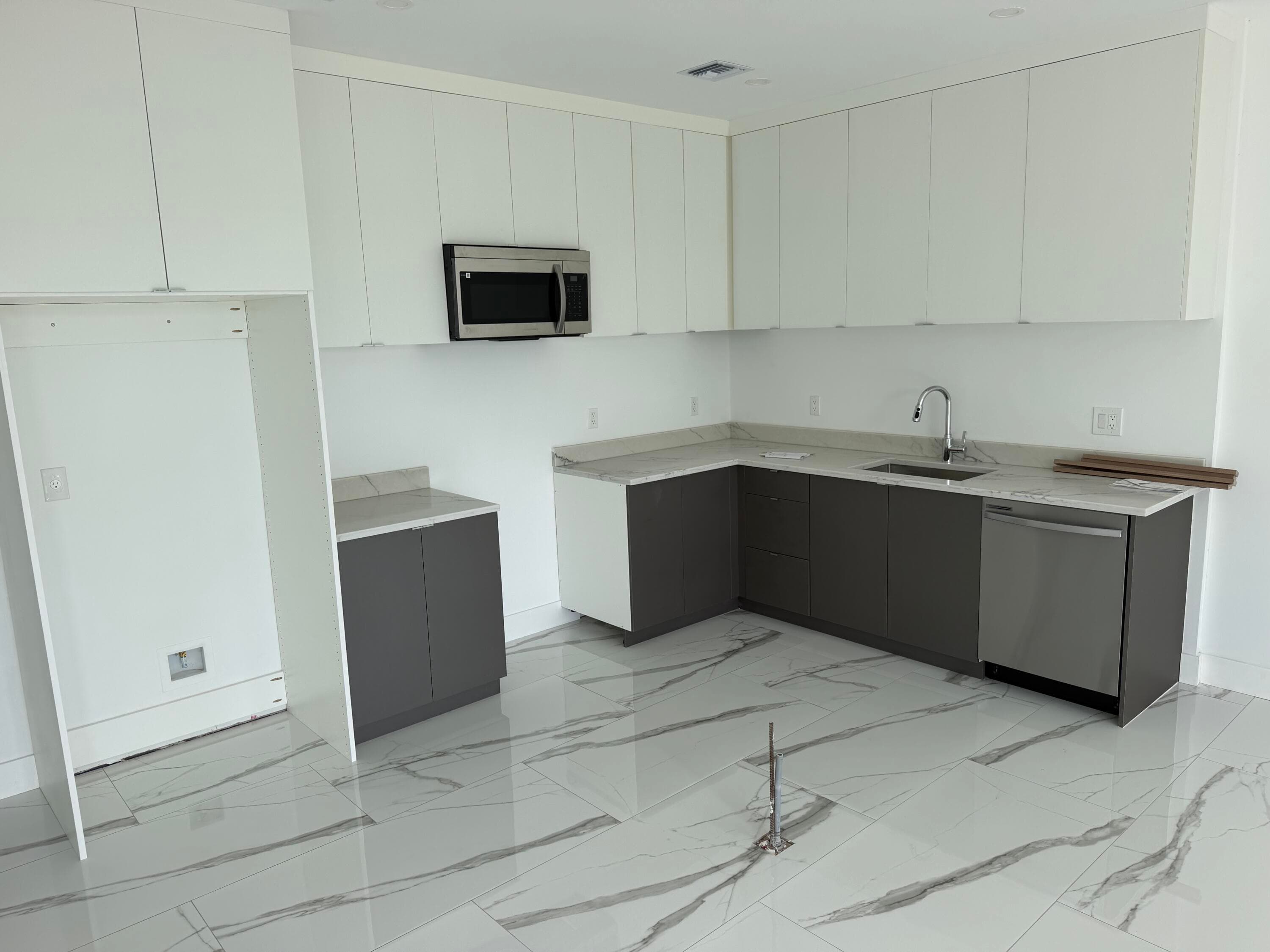 1544 1st Pompano Beach FL 33060 — thumbnail 7 of 24