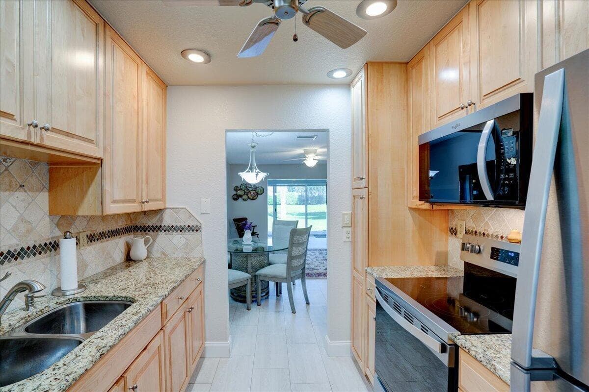 100 Leisure Lake #109 Boynton Beach FL 33426 — thumbnail 11 of 64