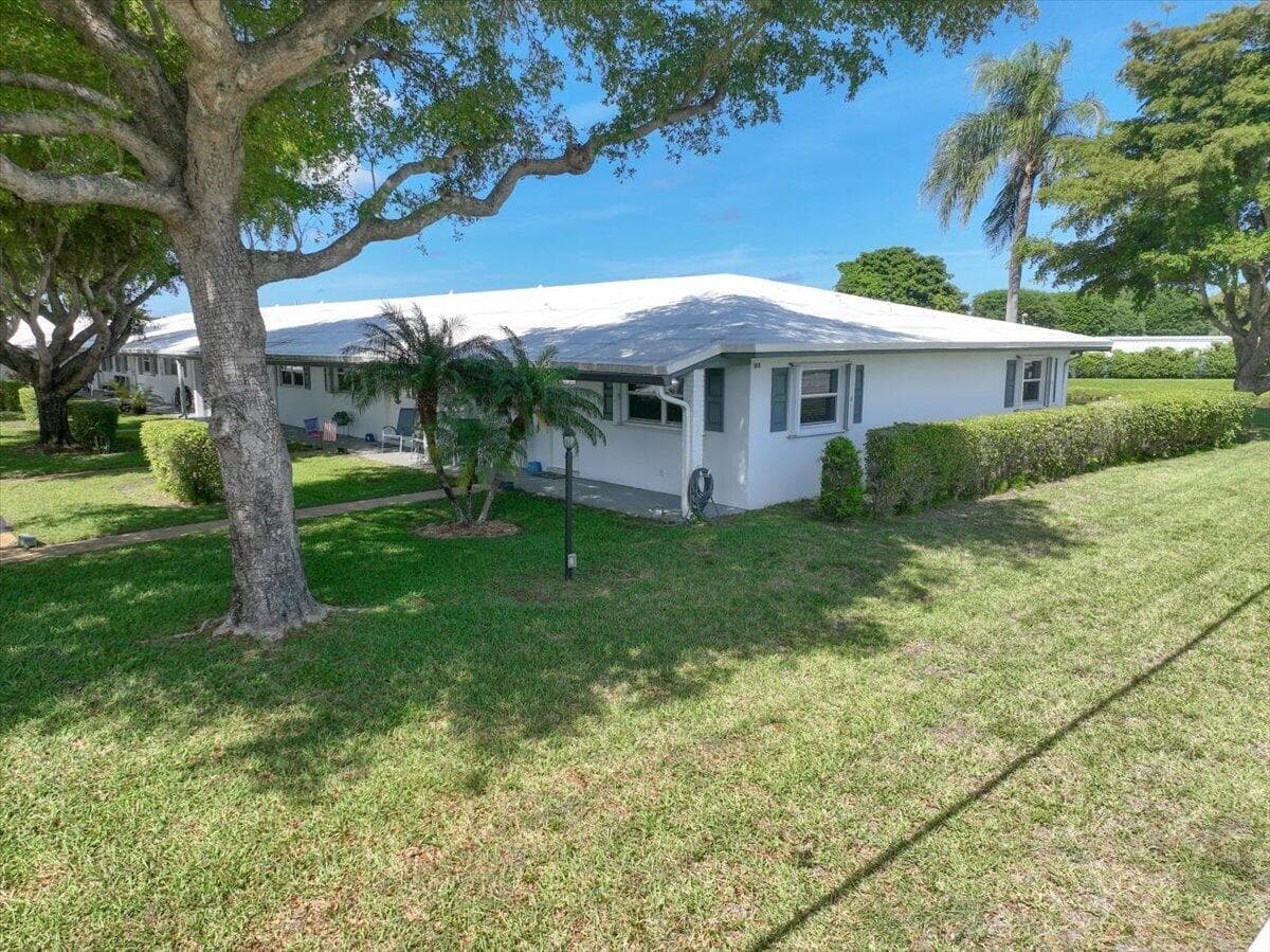 100 Leisure Lake #109 Boynton Beach FL 33426 — thumbnail 35 of 64