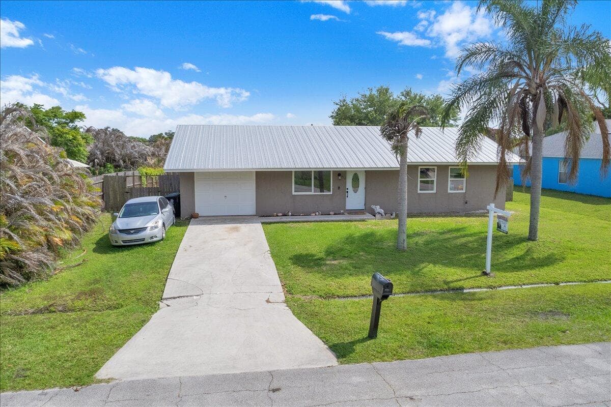 956 Browning Port St. Lucie FL 34983 — thumbnail 3 of 59