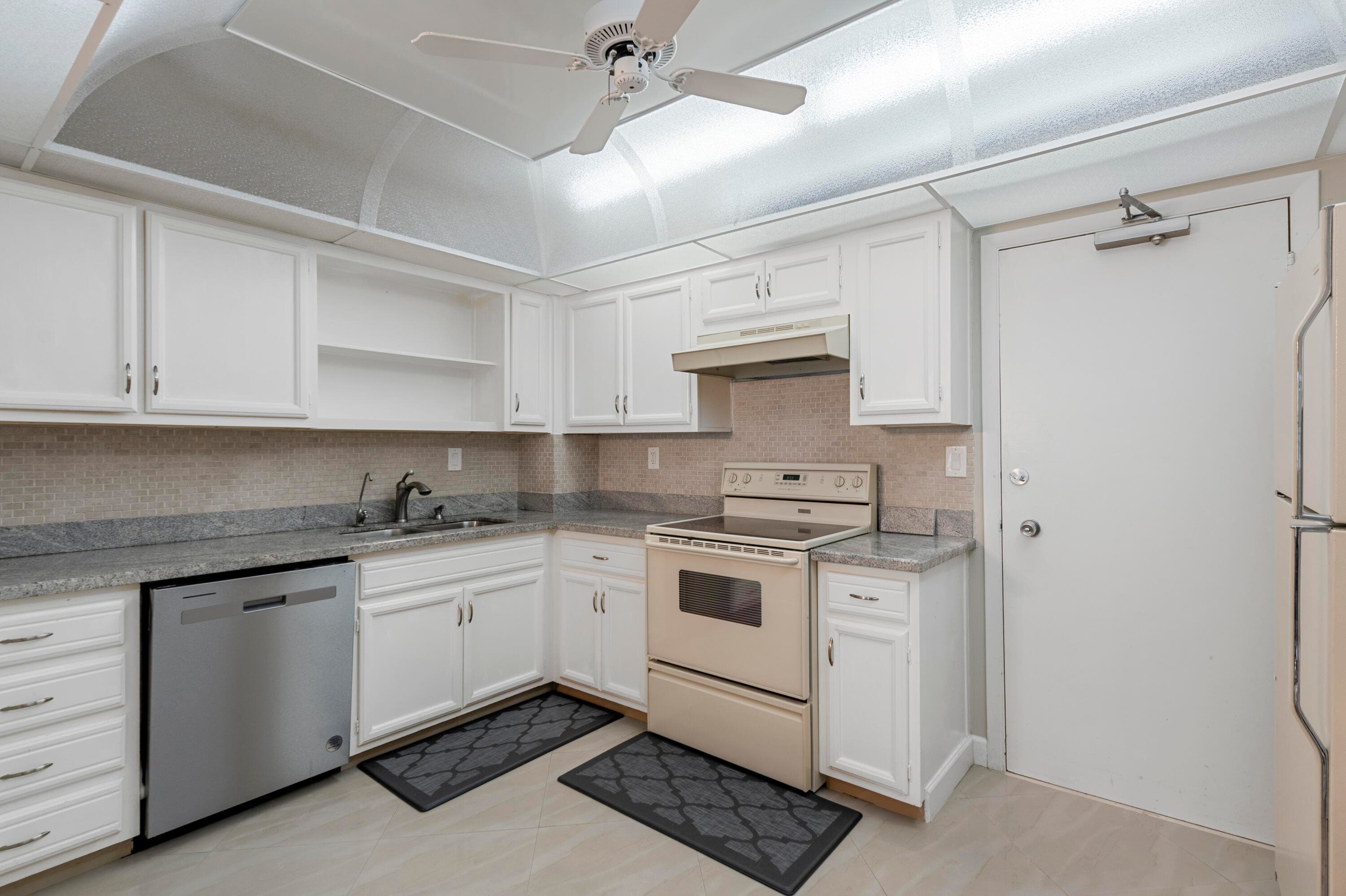 3850 Galt Ocean #308 Fort Lauderdale FL 33308 — thumbnail 14 of 41