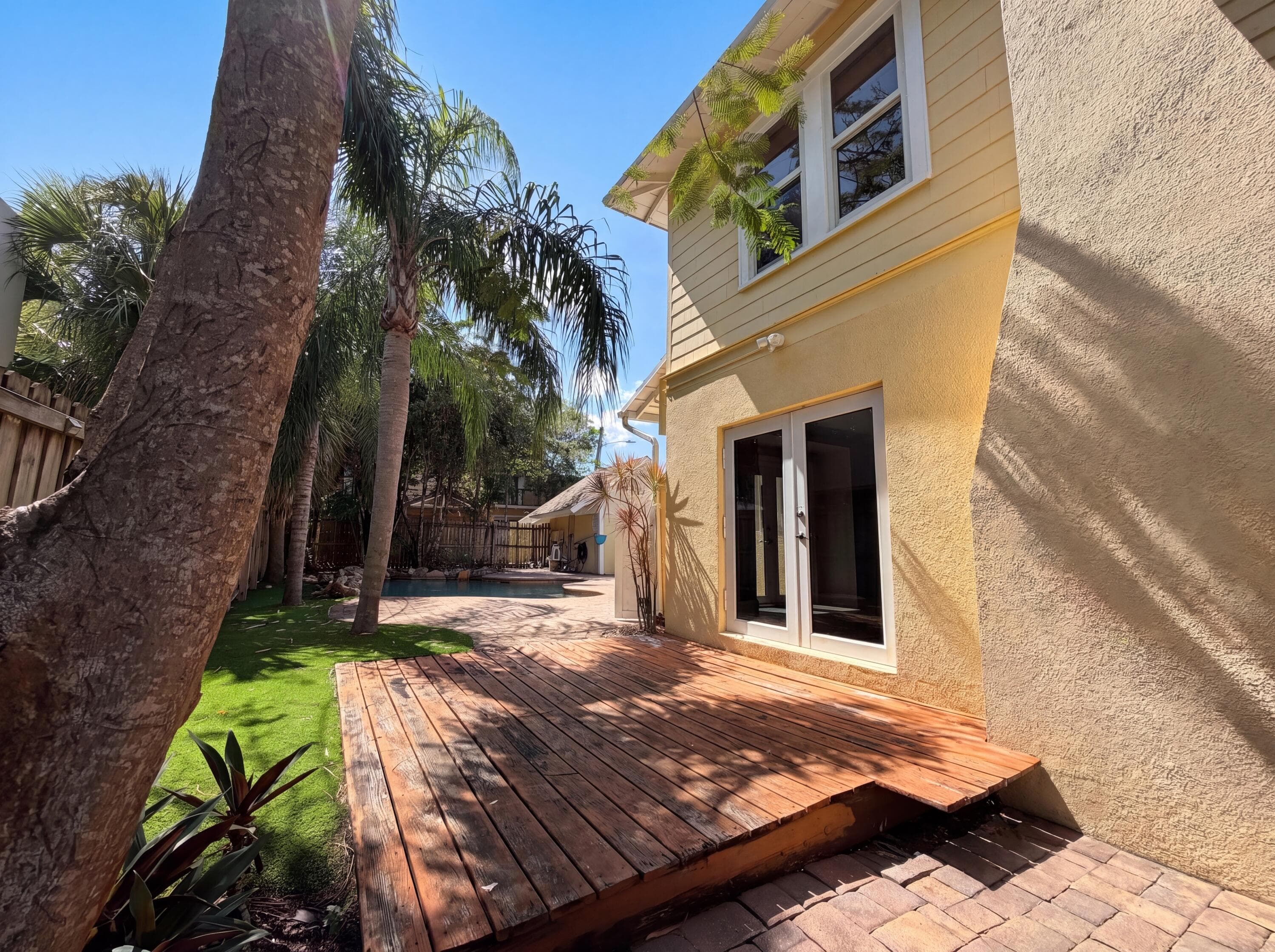 207 Ocean Breeze Lake Worth Beach FL 33460 — thumbnail 7 of 32
