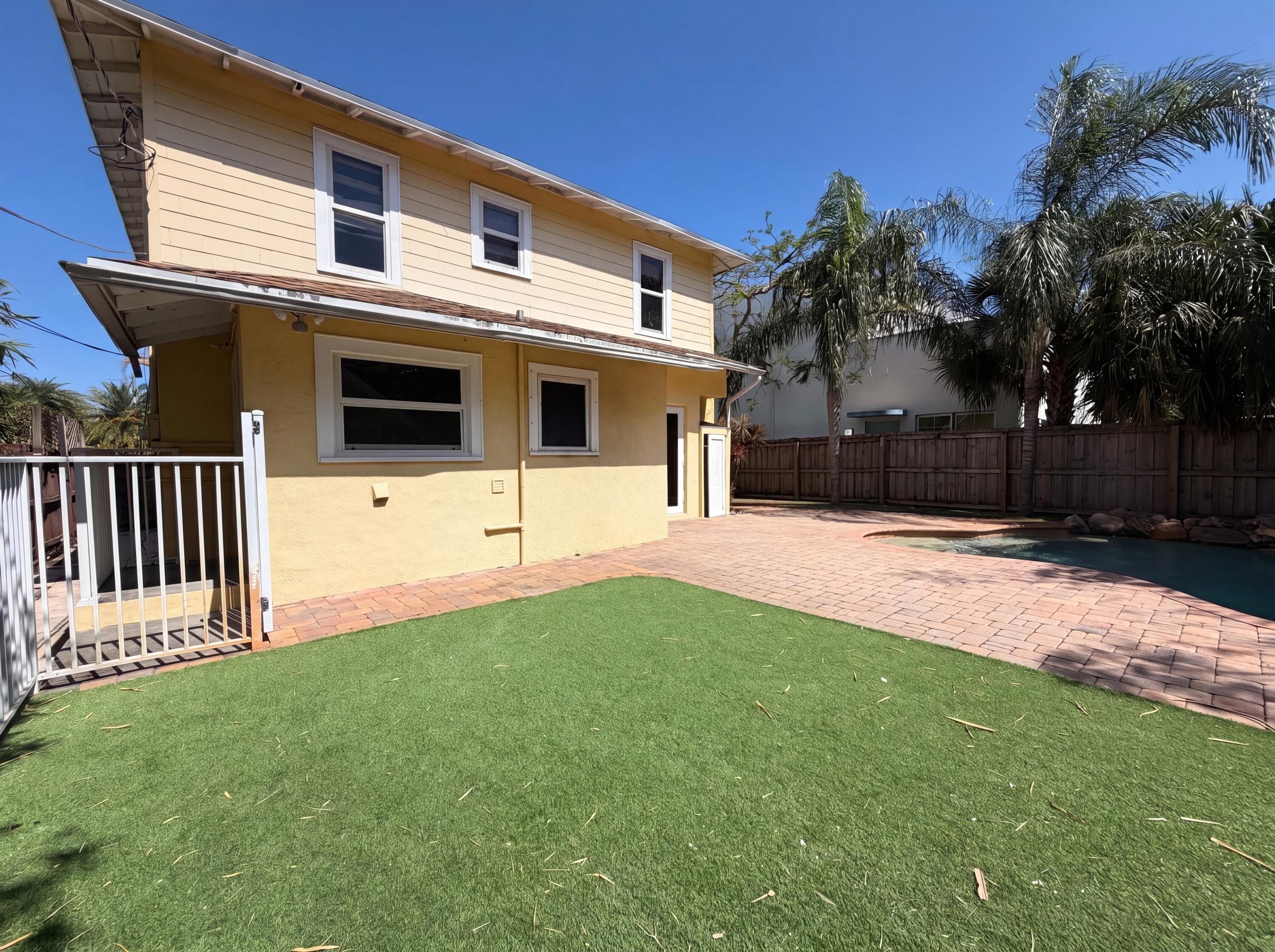 207 Ocean Breeze Lake Worth Beach FL 33460 — thumbnail 27 of 32