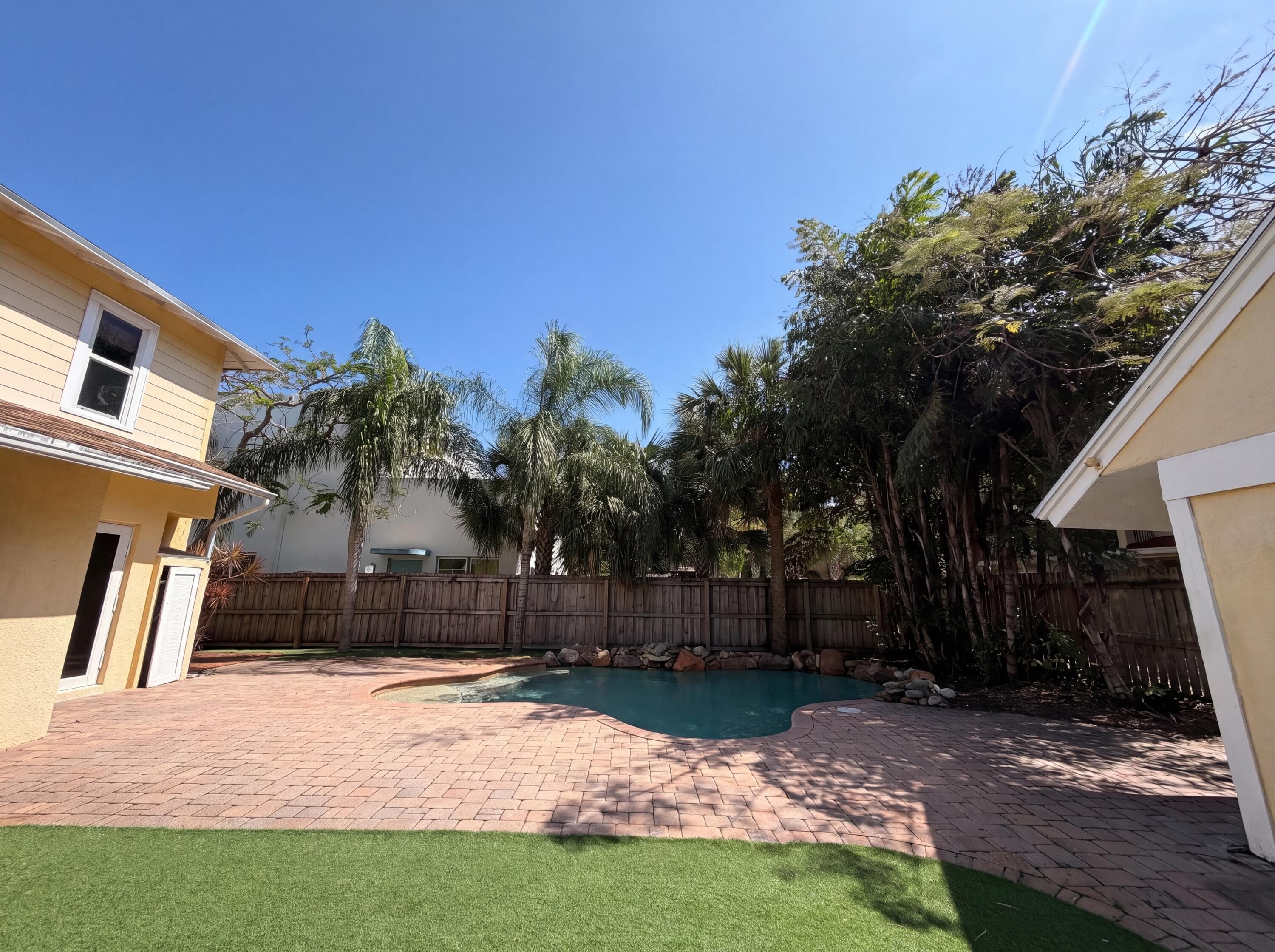 207 Ocean Breeze Lake Worth Beach FL 33460 — thumbnail 29 of 32