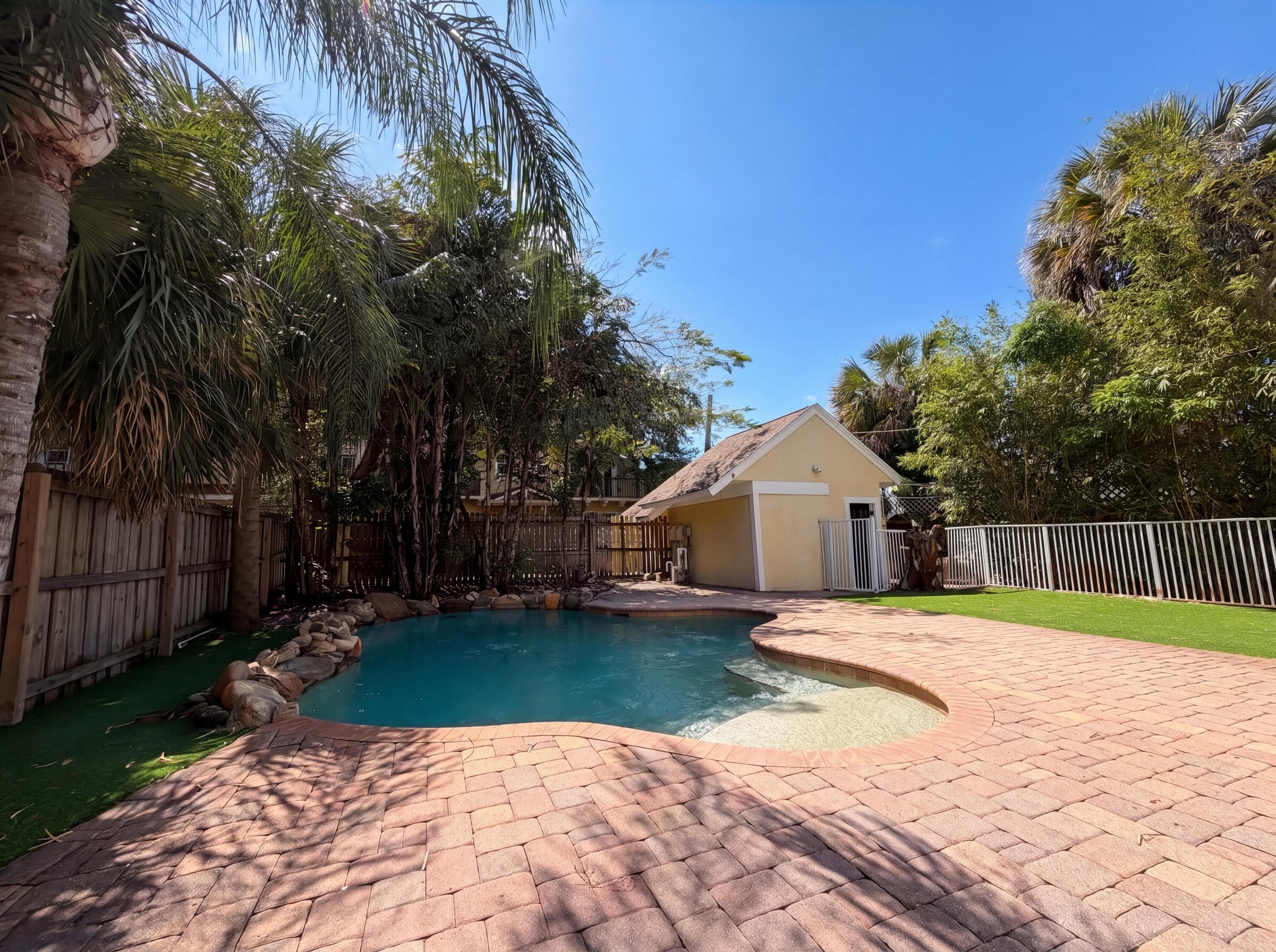 207 Ocean Breeze Lake Worth Beach FL 33460 — thumbnail 30 of 32