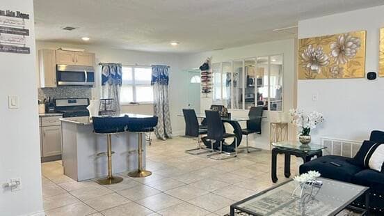 113 Hilton Fort Pierce FL 34946 — thumbnail 9 of 30