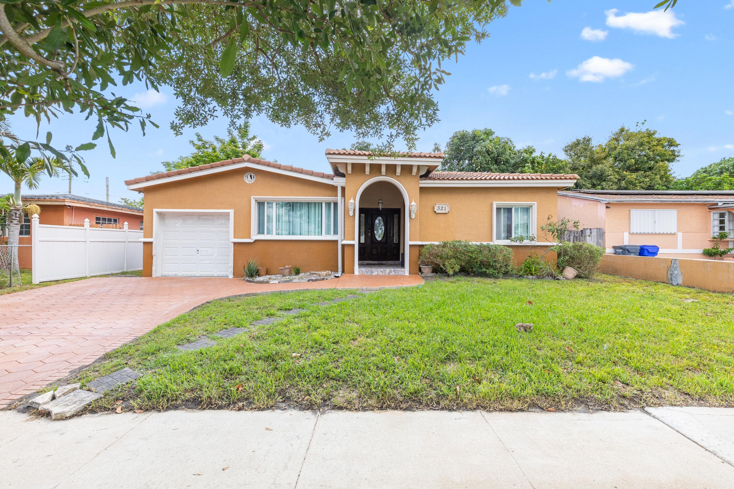 321 72nd Hollywood FL 33024 — photo 1