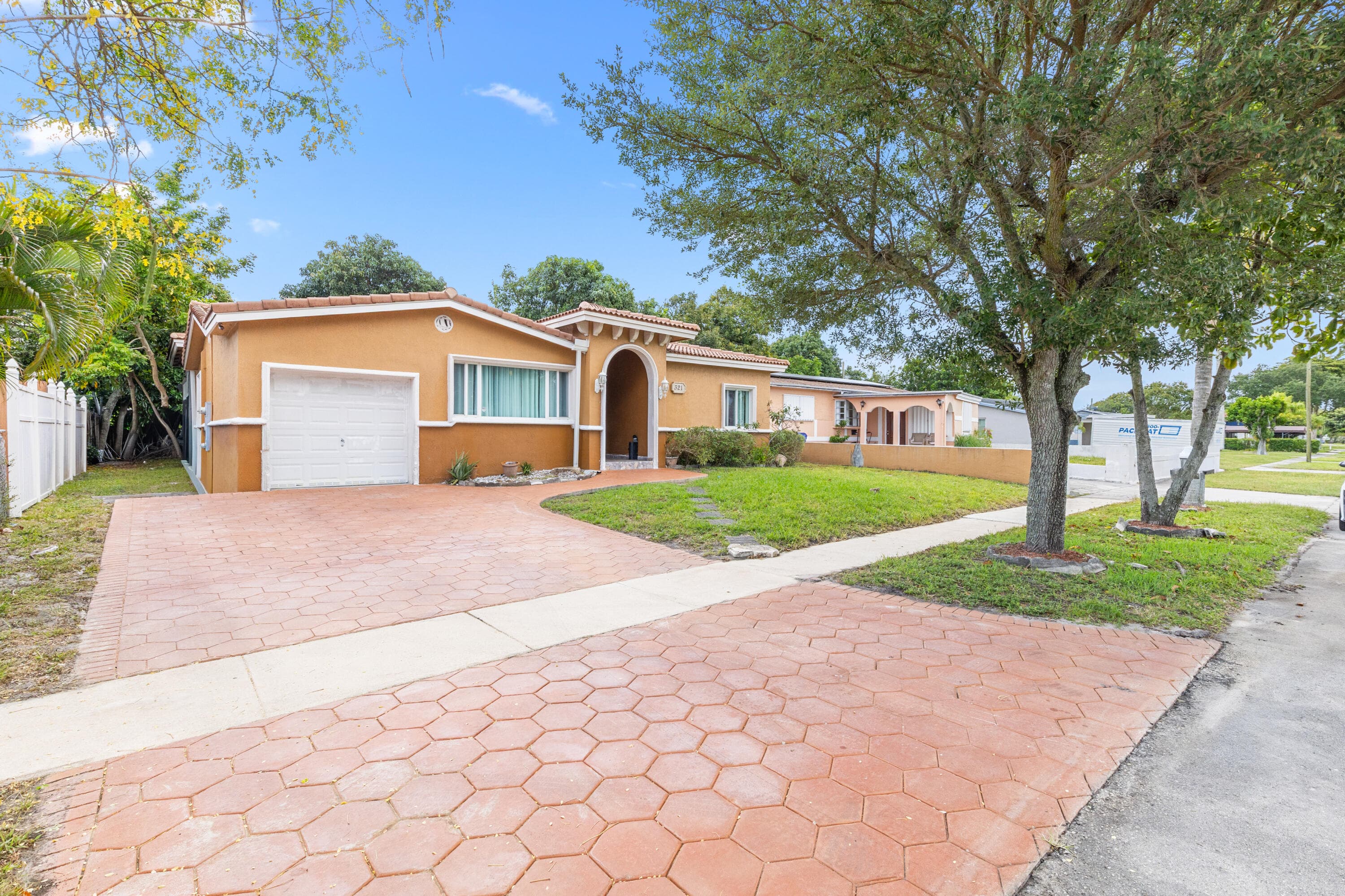 321 72nd Hollywood FL 33024 — thumbnail 3 of 28