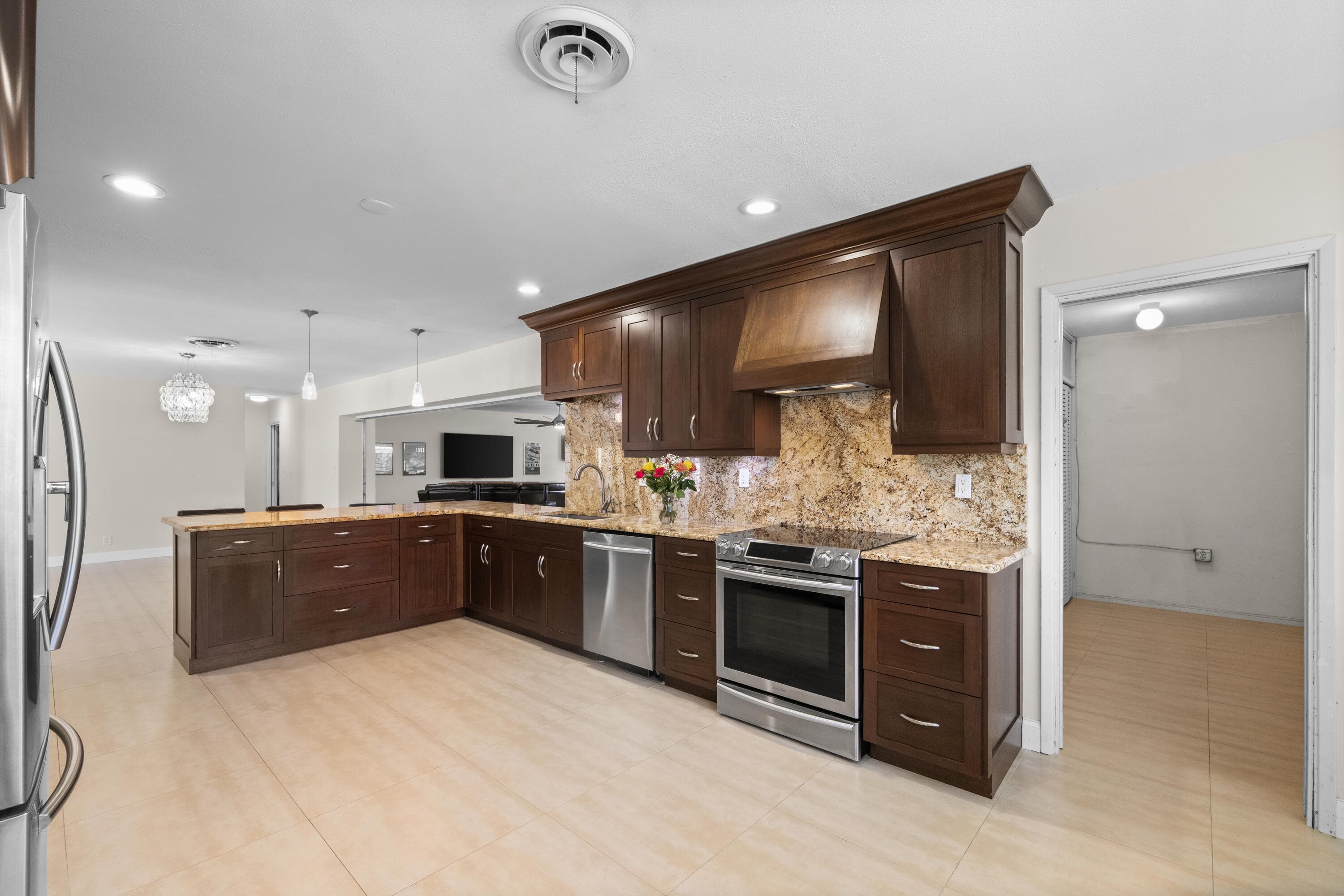 1500 24th Pompano Beach FL 33062 — thumbnail 8 of 24