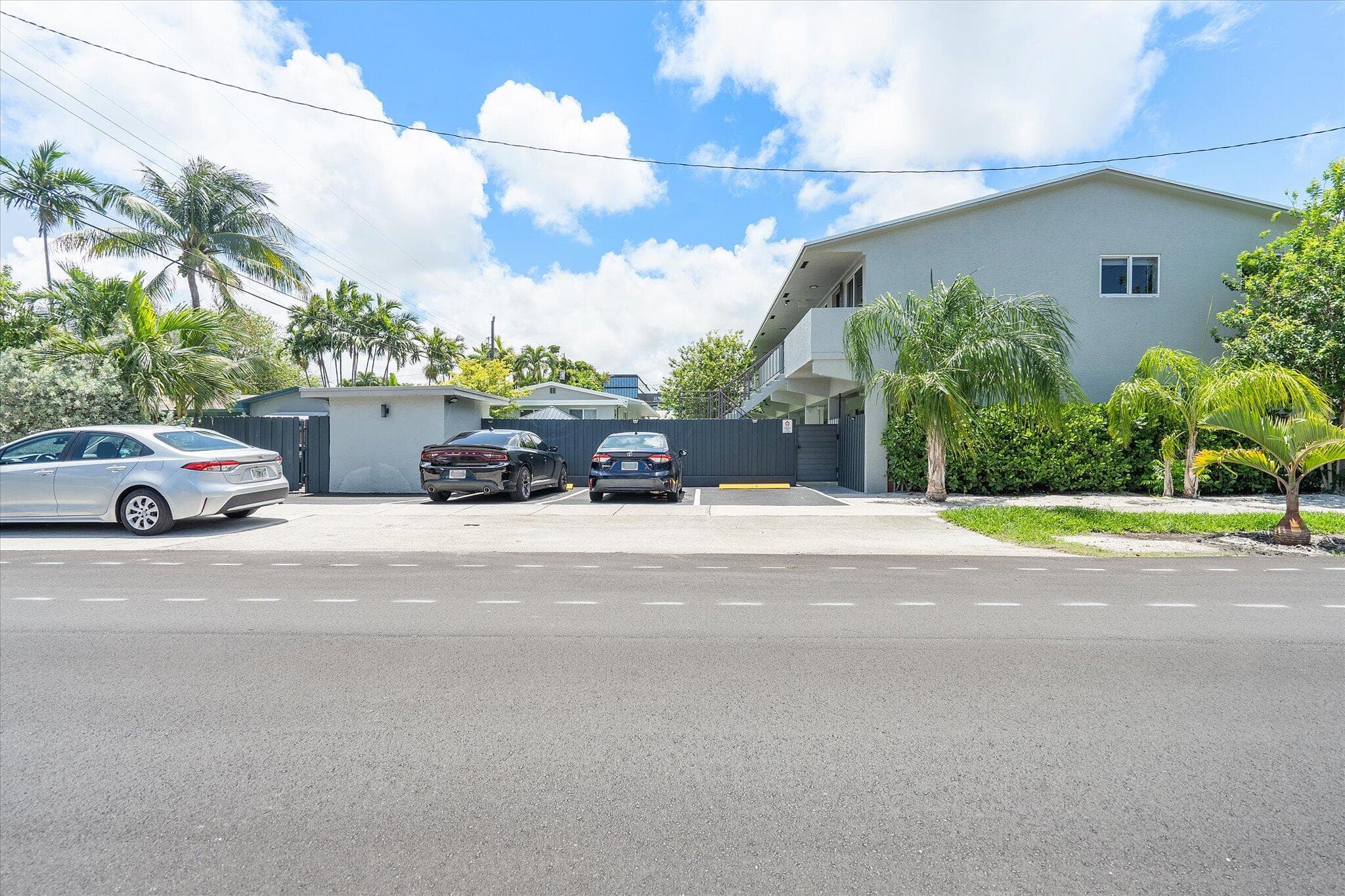 720 7th #9 Hallandale Beach FL 33009 — thumbnail 3 of 33
