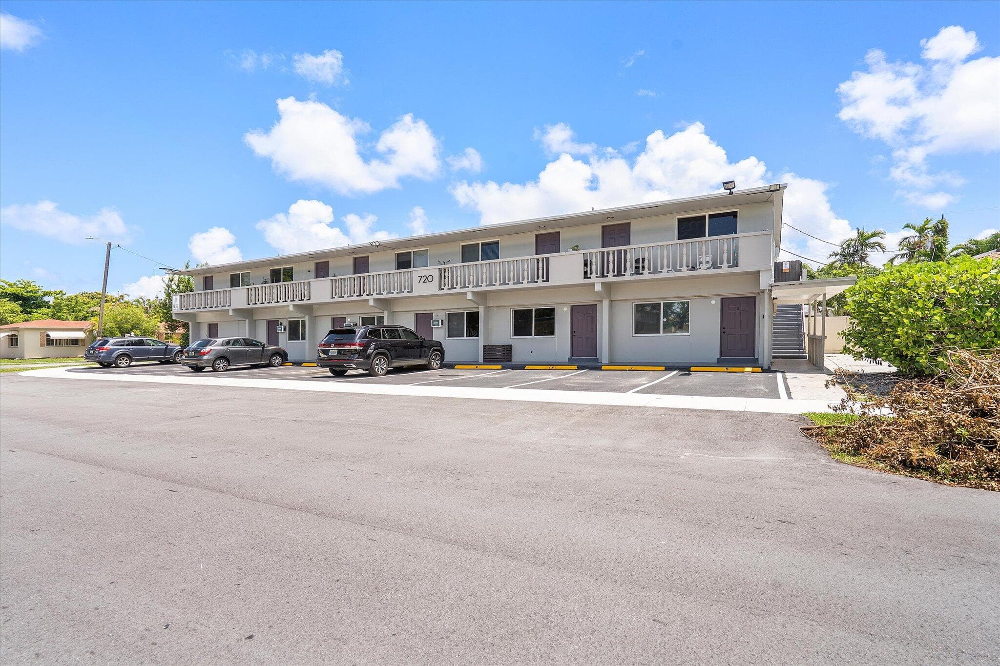 720 7th #9 Hallandale Beach FL 33009 — thumbnail 4 of 33