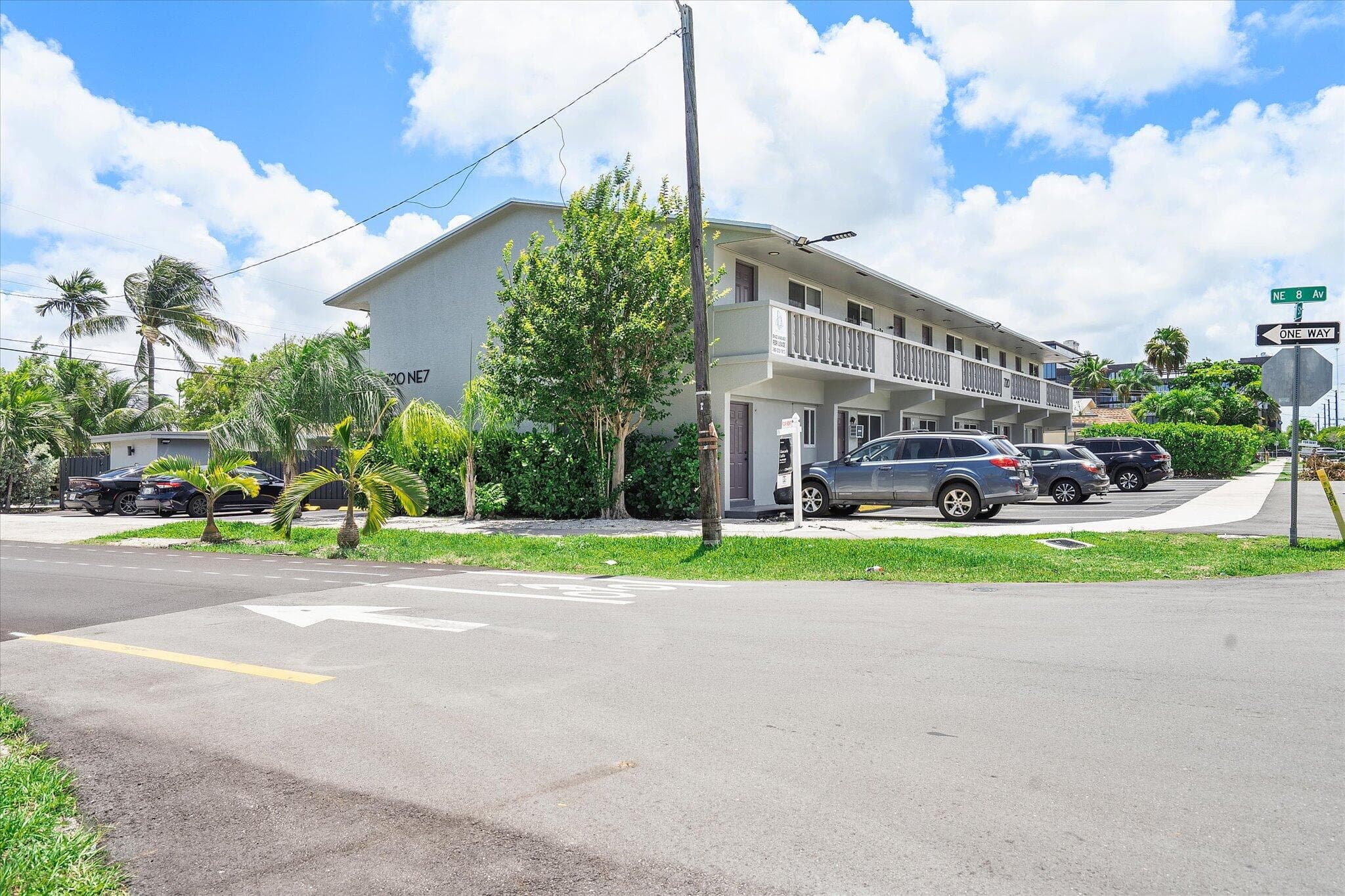 720 7th #9 Hallandale Beach FL 33009 — thumbnail 5 of 33