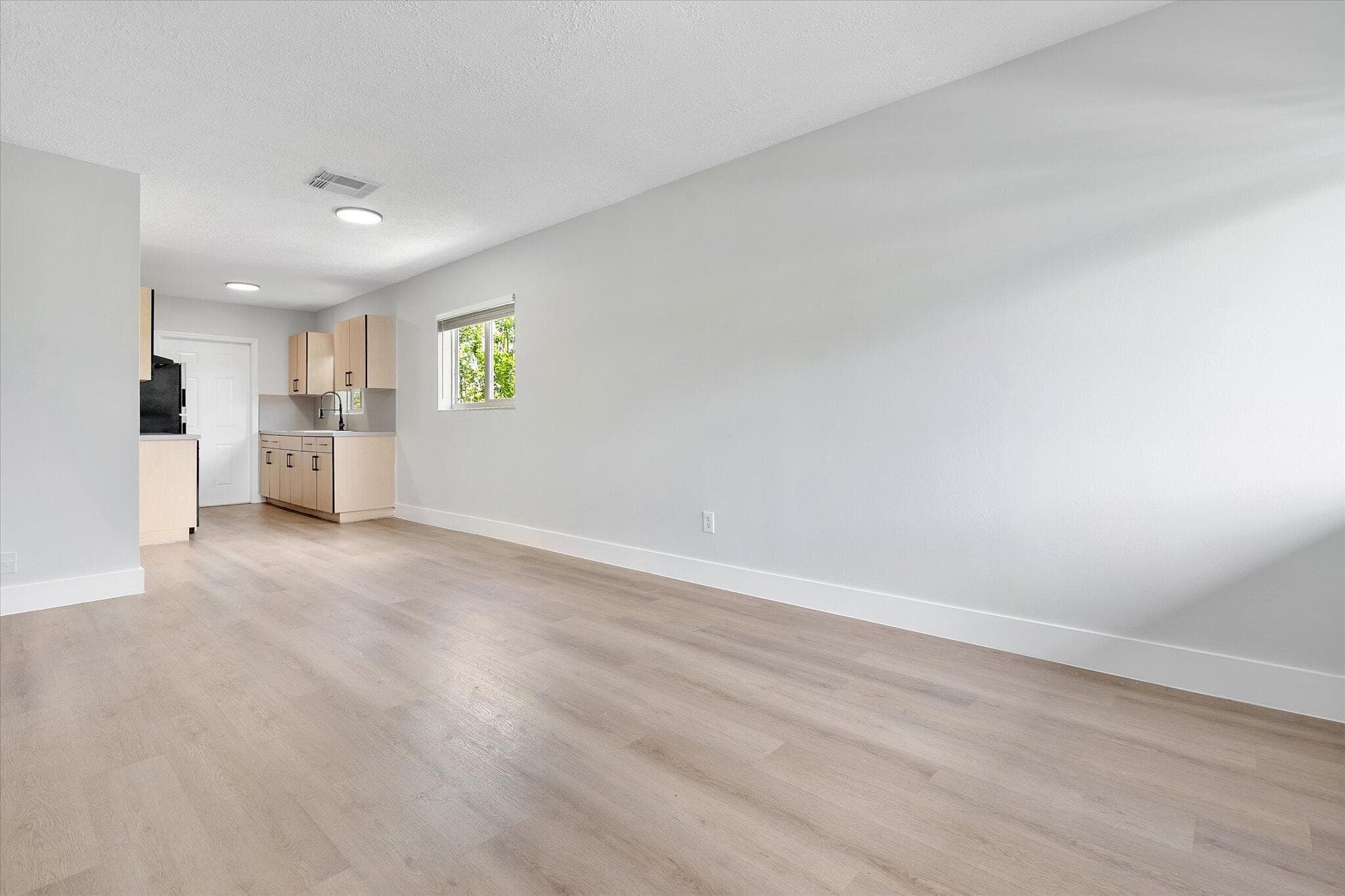 720 7th #9 Hallandale Beach FL 33009 — thumbnail 11 of 33