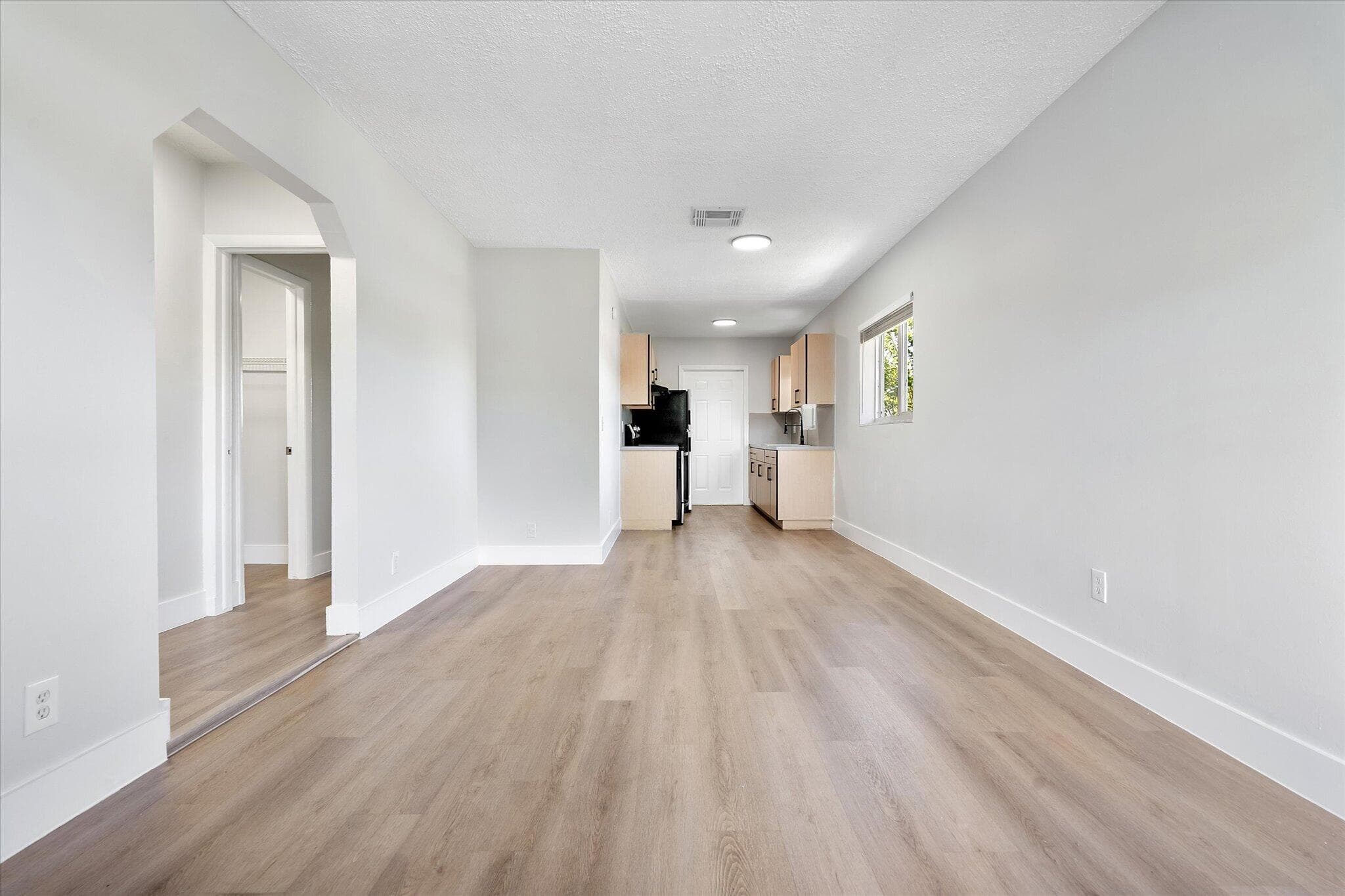 720 7th #9 Hallandale Beach FL 33009 — thumbnail 12 of 33