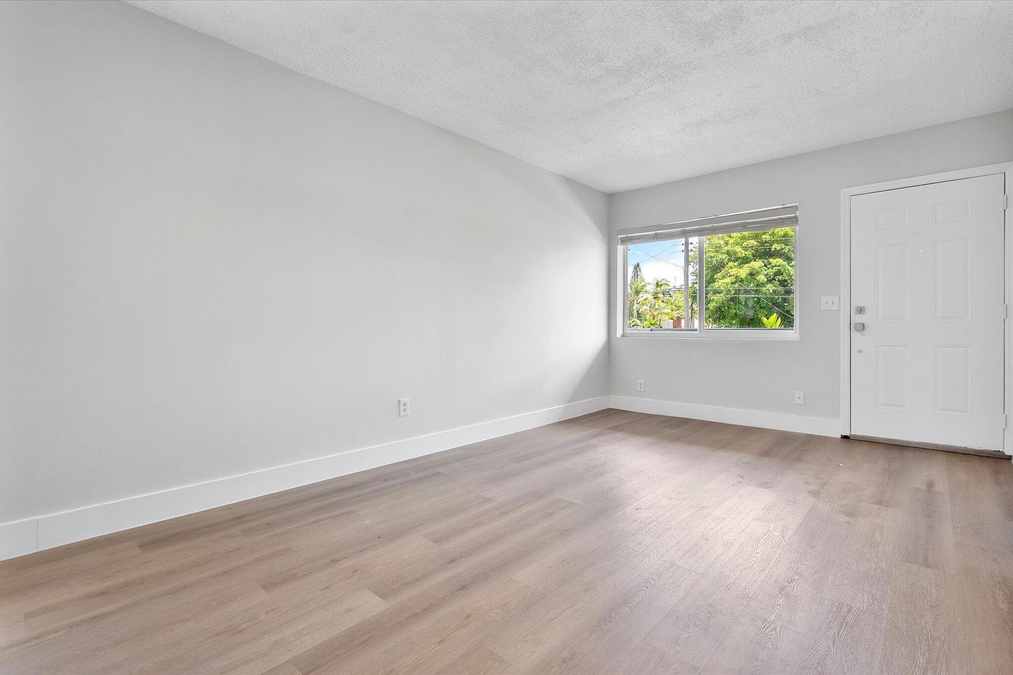 720 7th #9 Hallandale Beach FL 33009 — thumbnail 14 of 33
