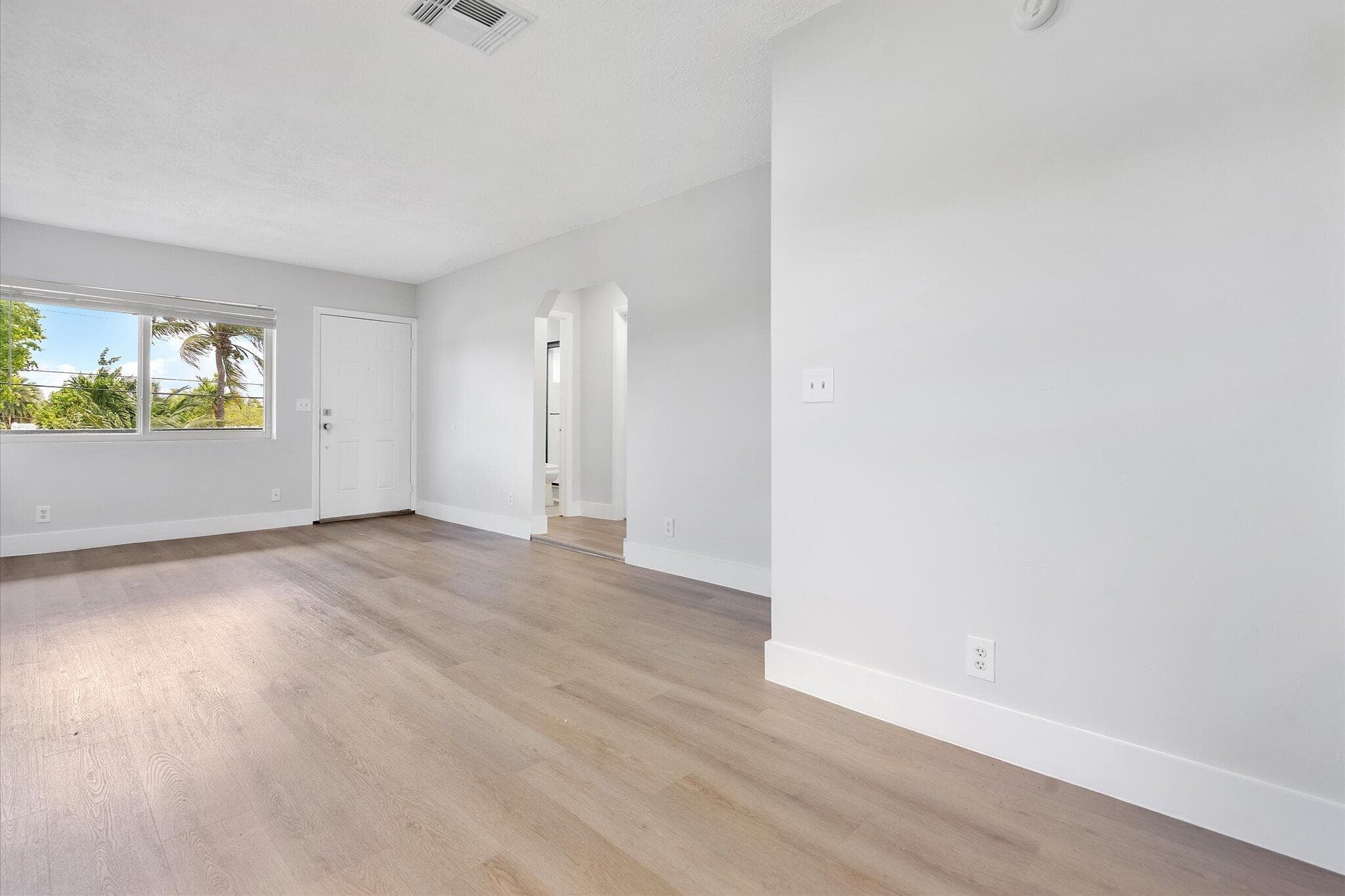 720 7th #9 Hallandale Beach FL 33009 — thumbnail 15 of 33