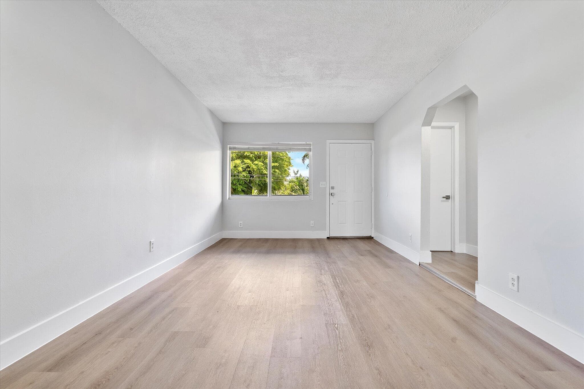 720 7th #9 Hallandale Beach FL 33009 — thumbnail 16 of 33