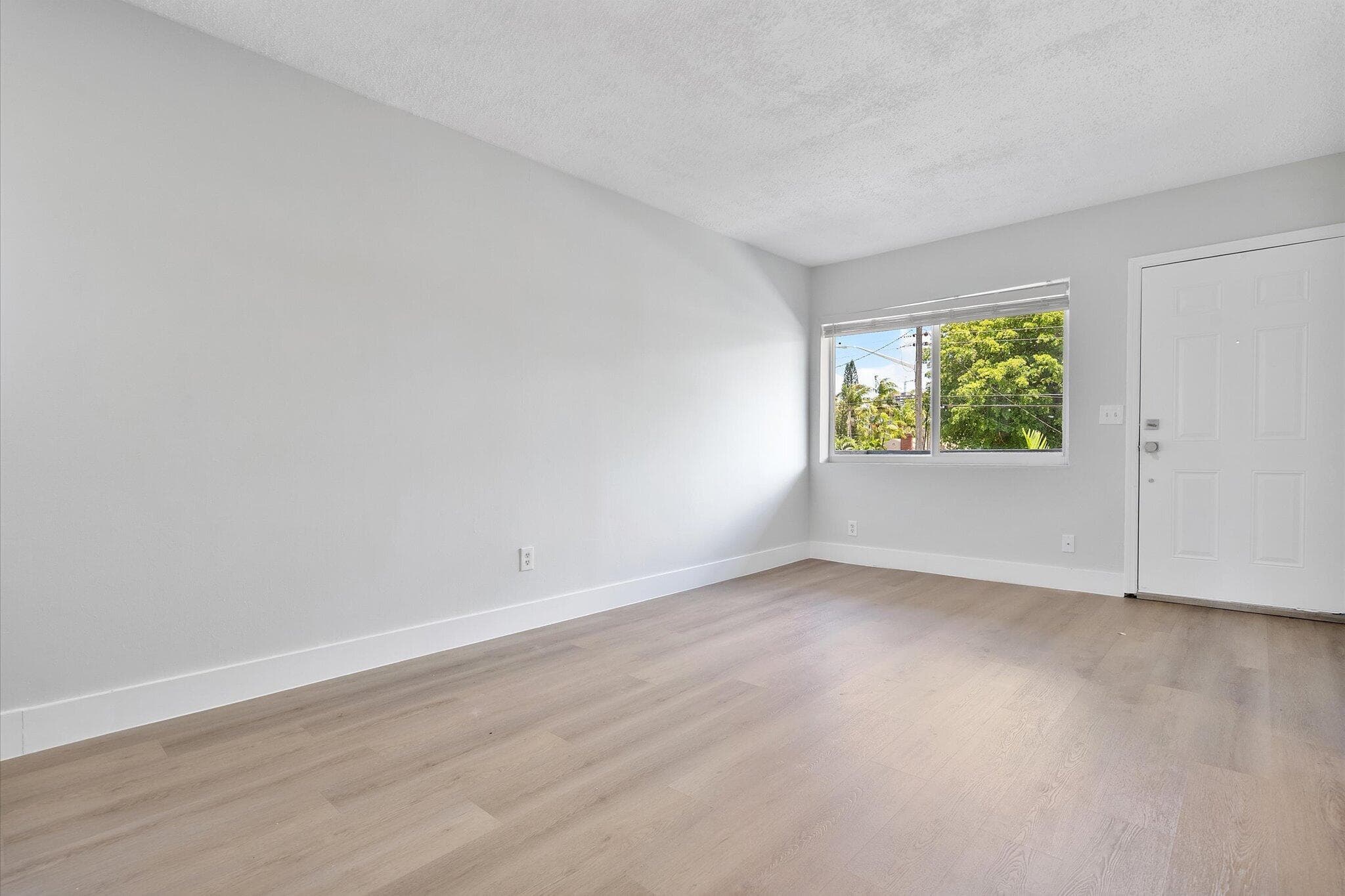 720 7th #9 Hallandale Beach FL 33009 — thumbnail 17 of 33