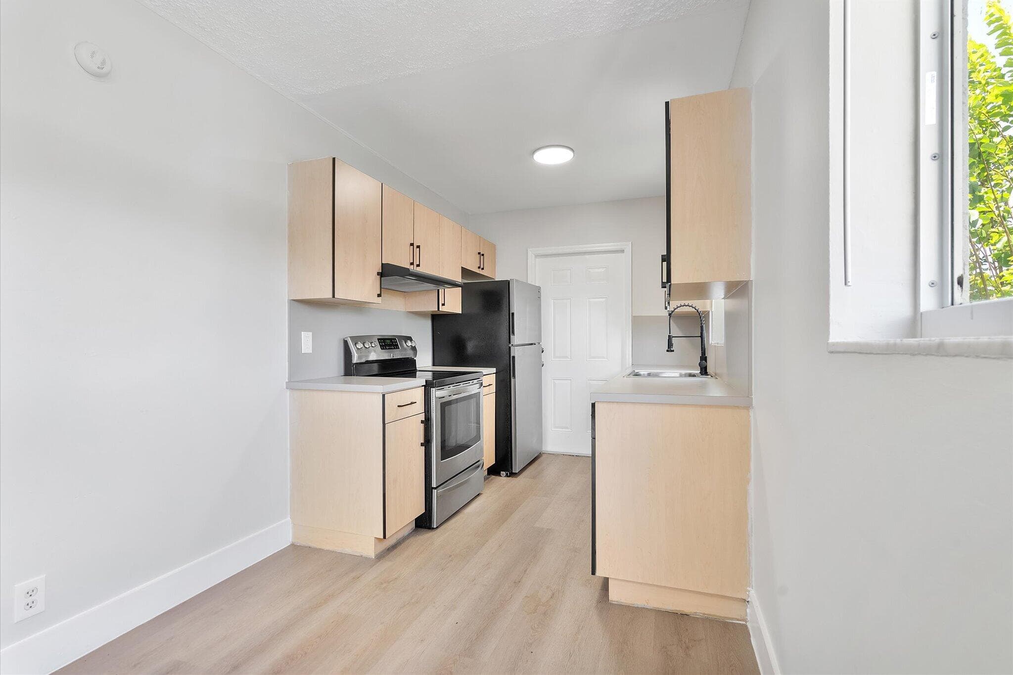720 7th #9 Hallandale Beach FL 33009 — thumbnail 18 of 33