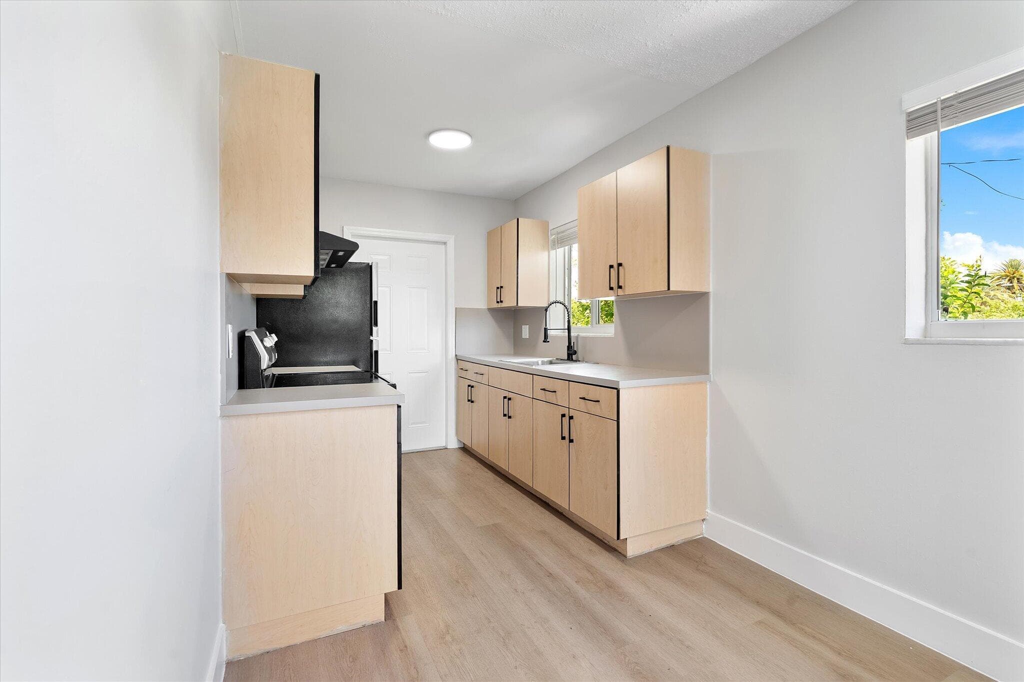 720 7th #9 Hallandale Beach FL 33009 — thumbnail 20 of 33