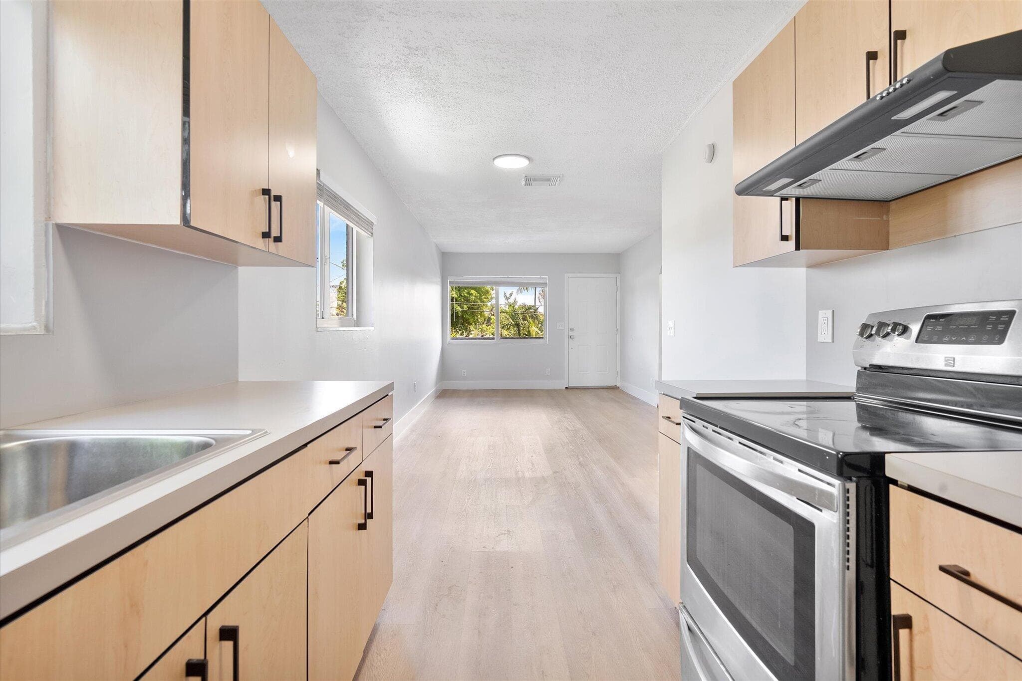 720 7th #9 Hallandale Beach FL 33009 — thumbnail 21 of 33