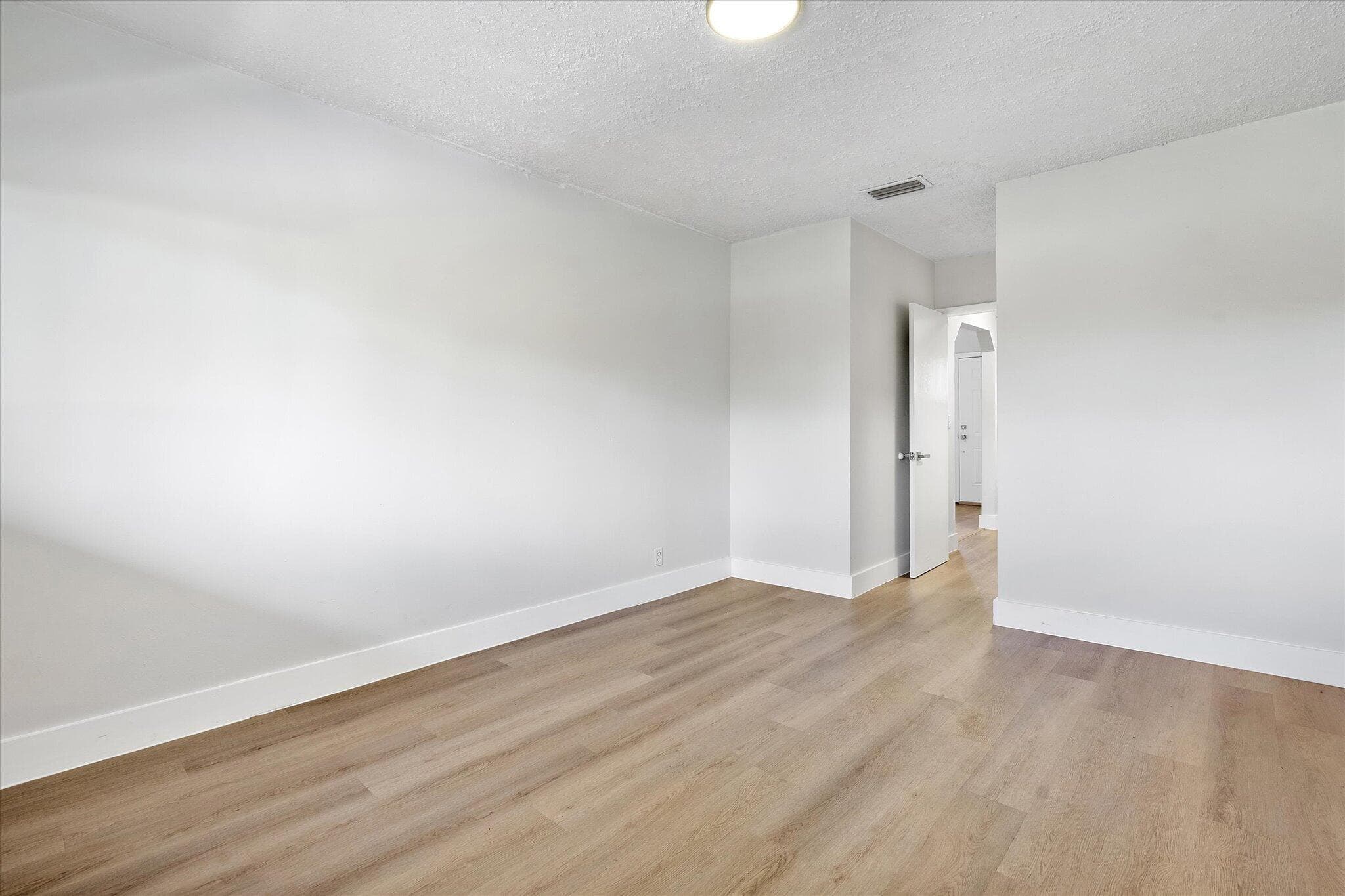 720 7th #9 Hallandale Beach FL 33009 — thumbnail 25 of 33