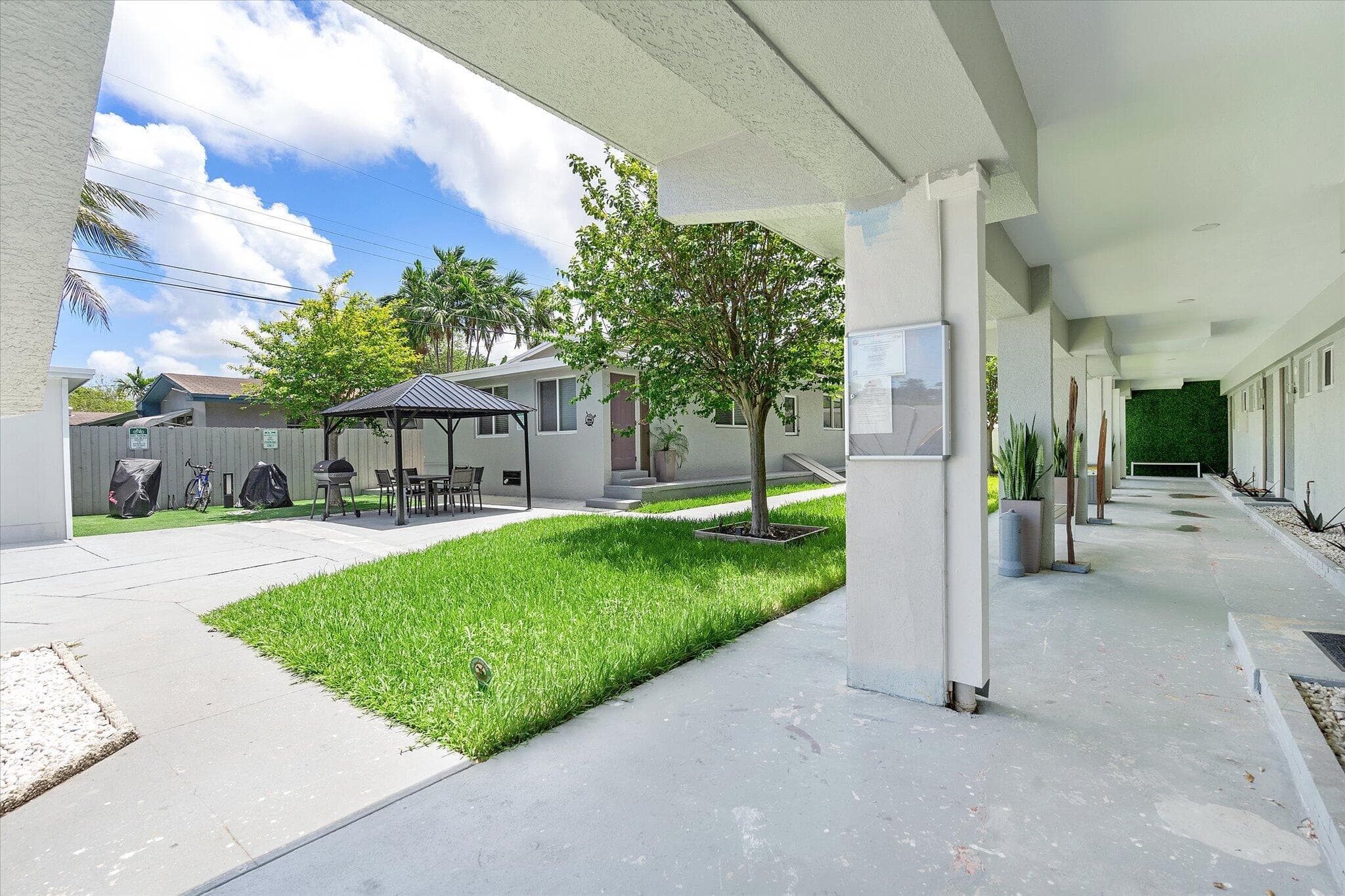 720 7th #9 Hallandale Beach FL 33009 — thumbnail 29 of 33