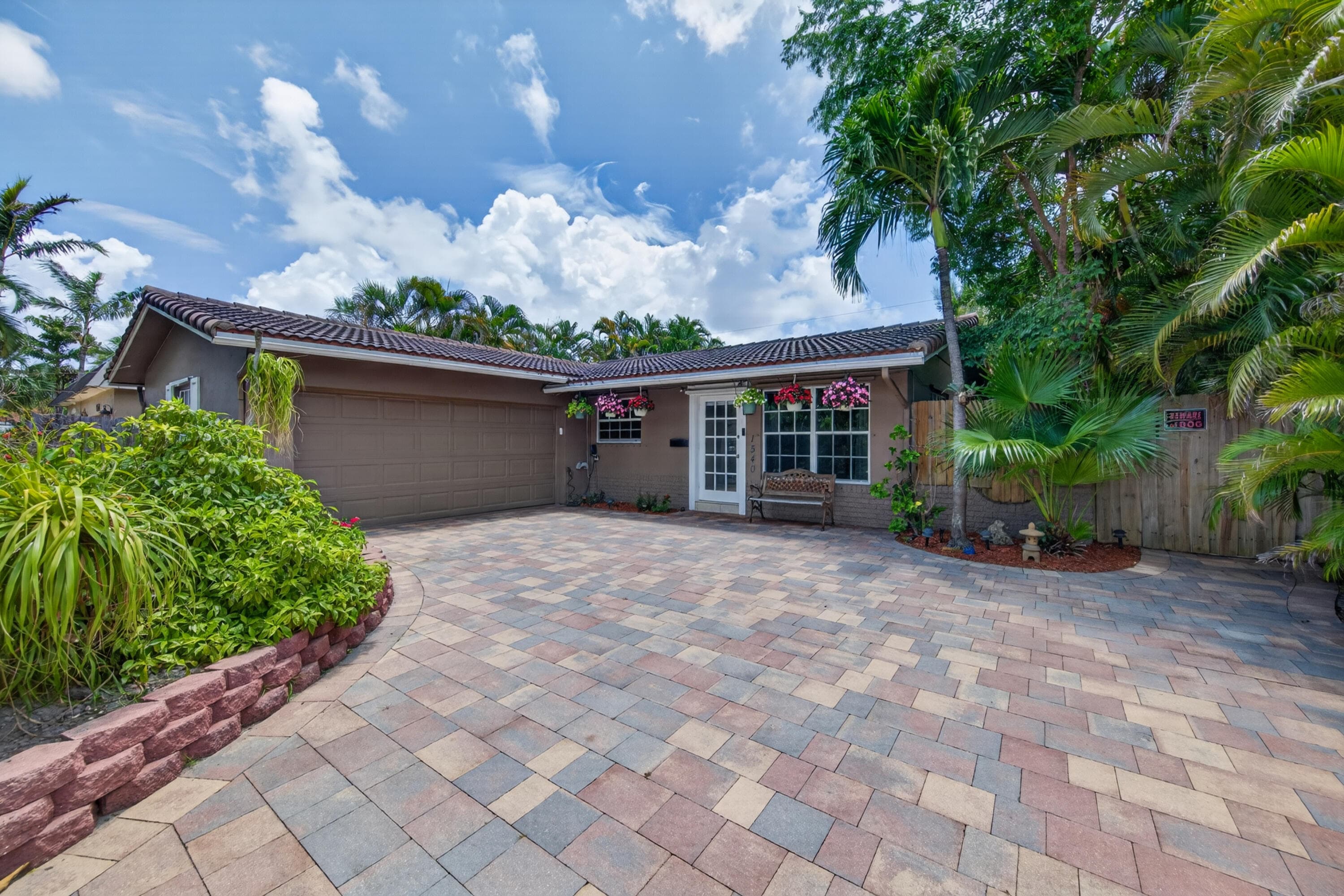 1540 40th Oakland Park FL 33334 — photo 1